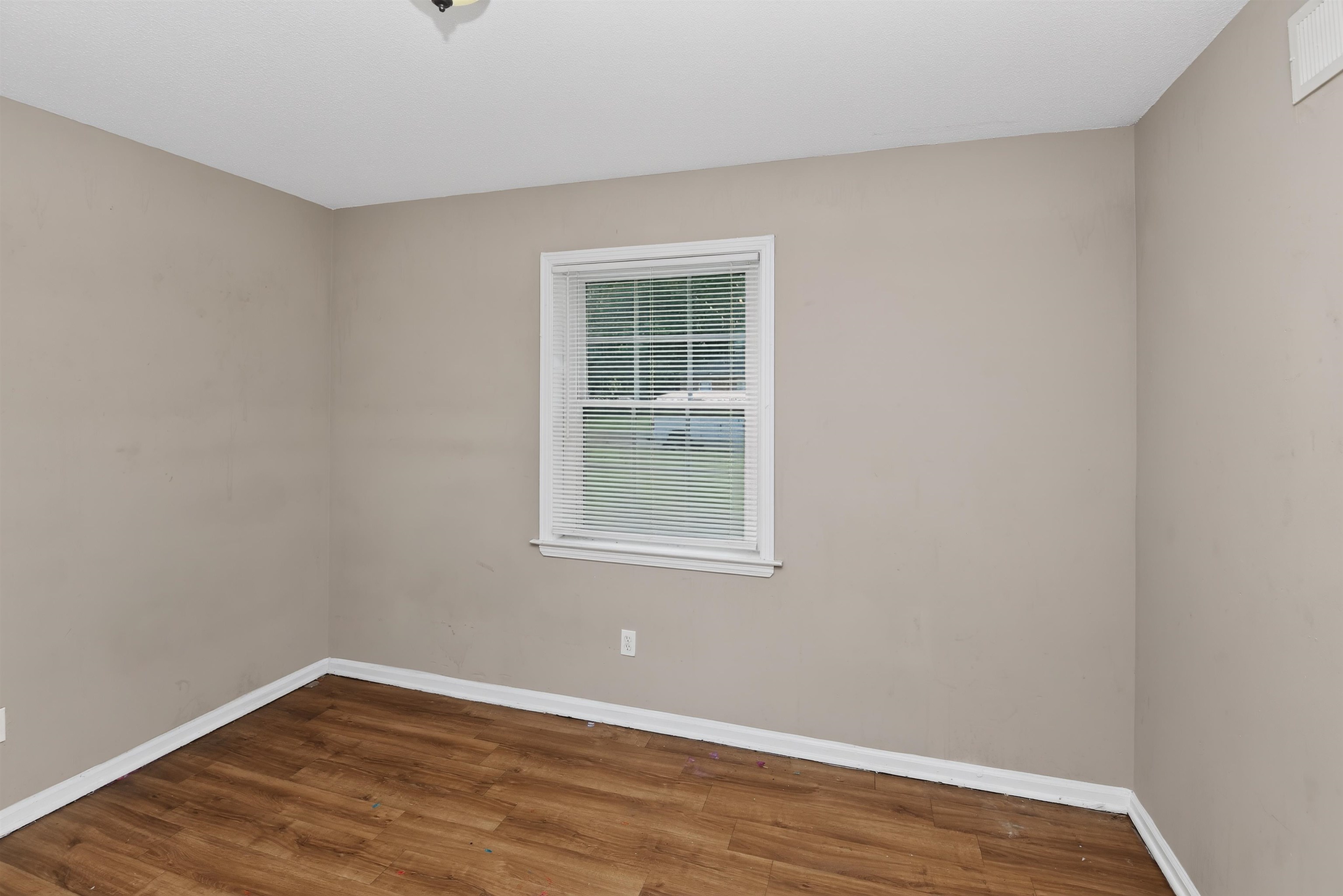 5042 Andover Dr Property Photo 15