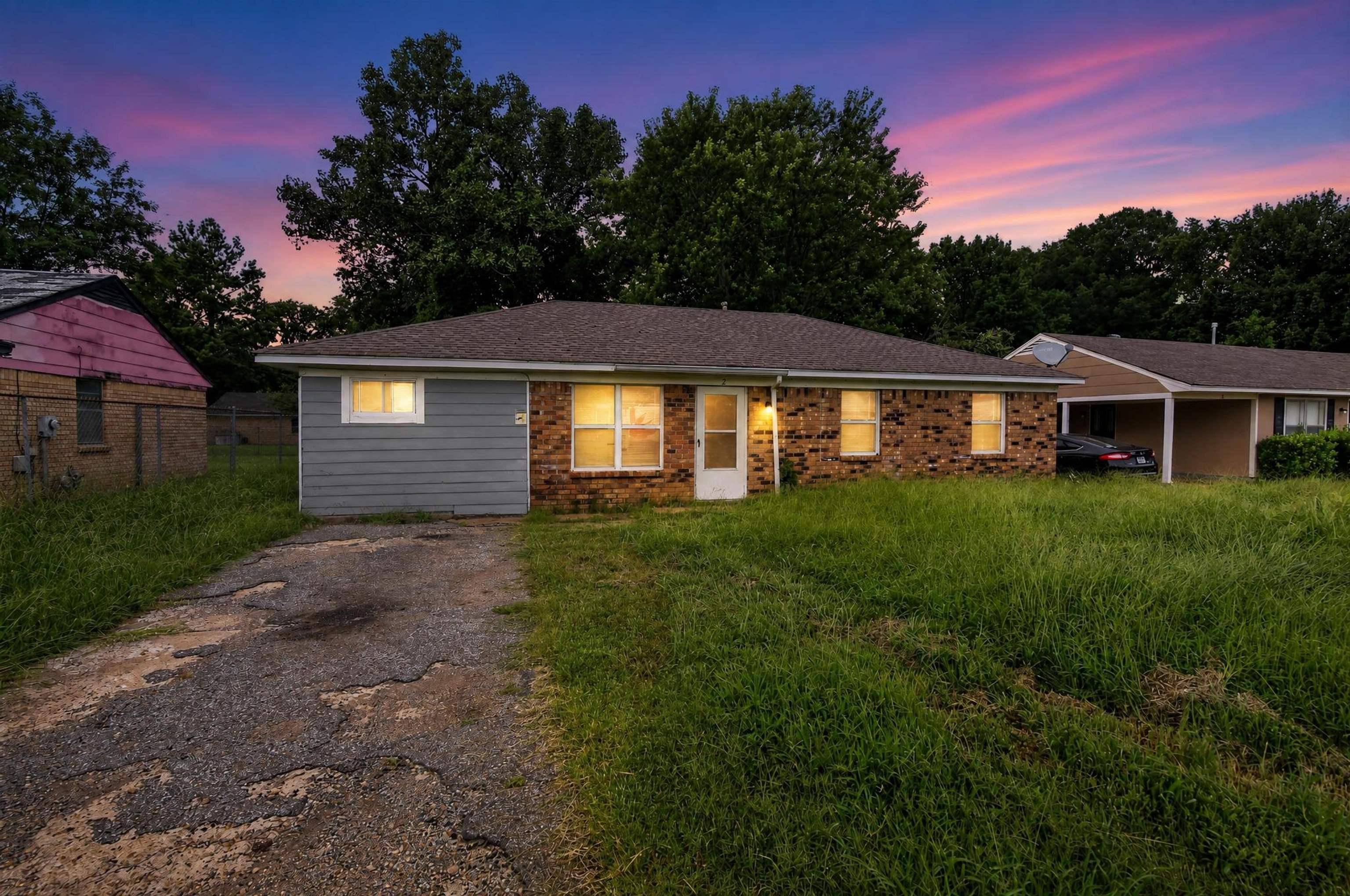 2 E PAXTON LN Property Photo 1