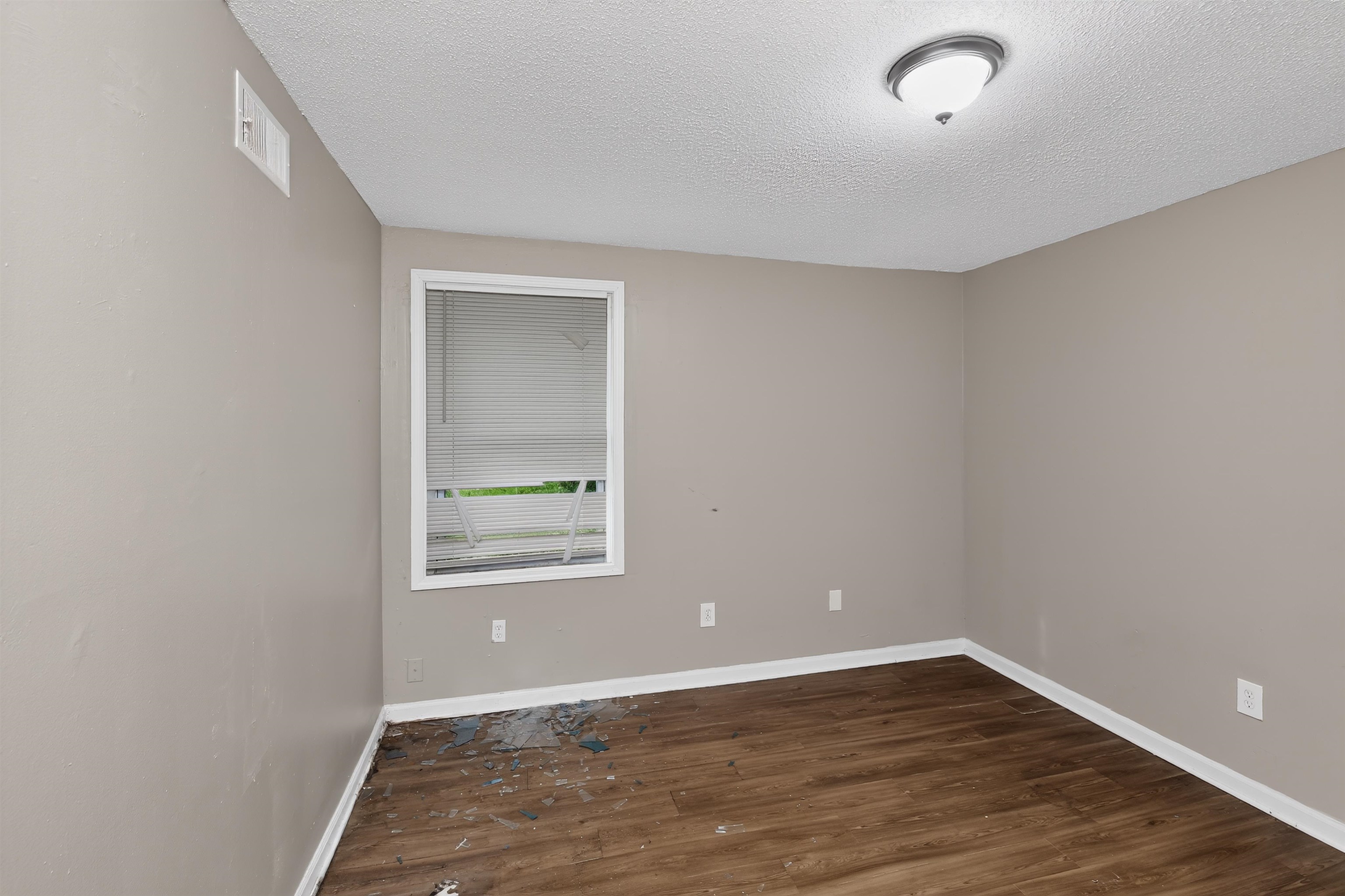 2 E Paxton Ln Property Photo 9