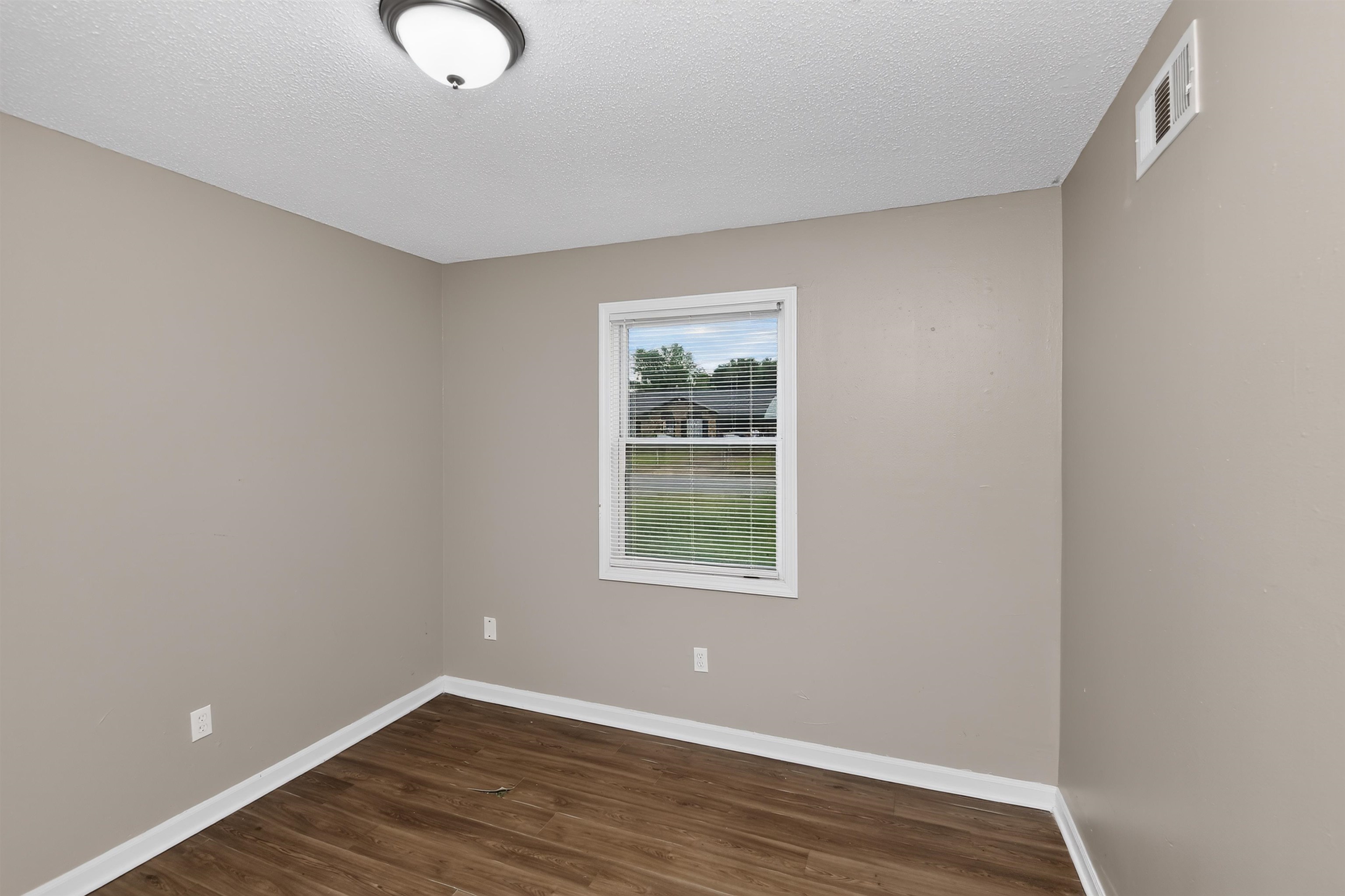 2 E Paxton Ln Property Photo 10