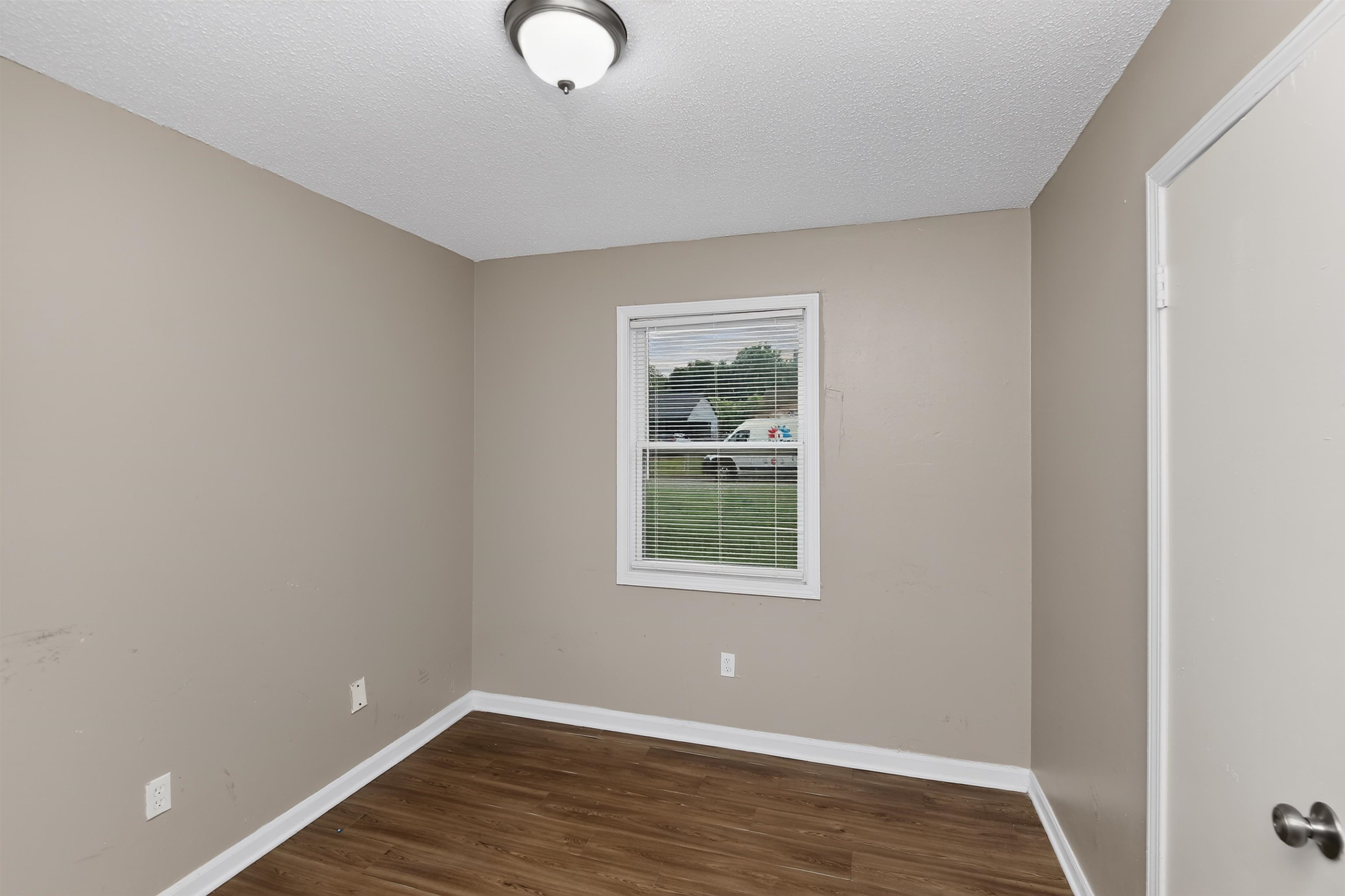 2 E Paxton Ln Property Photo 11