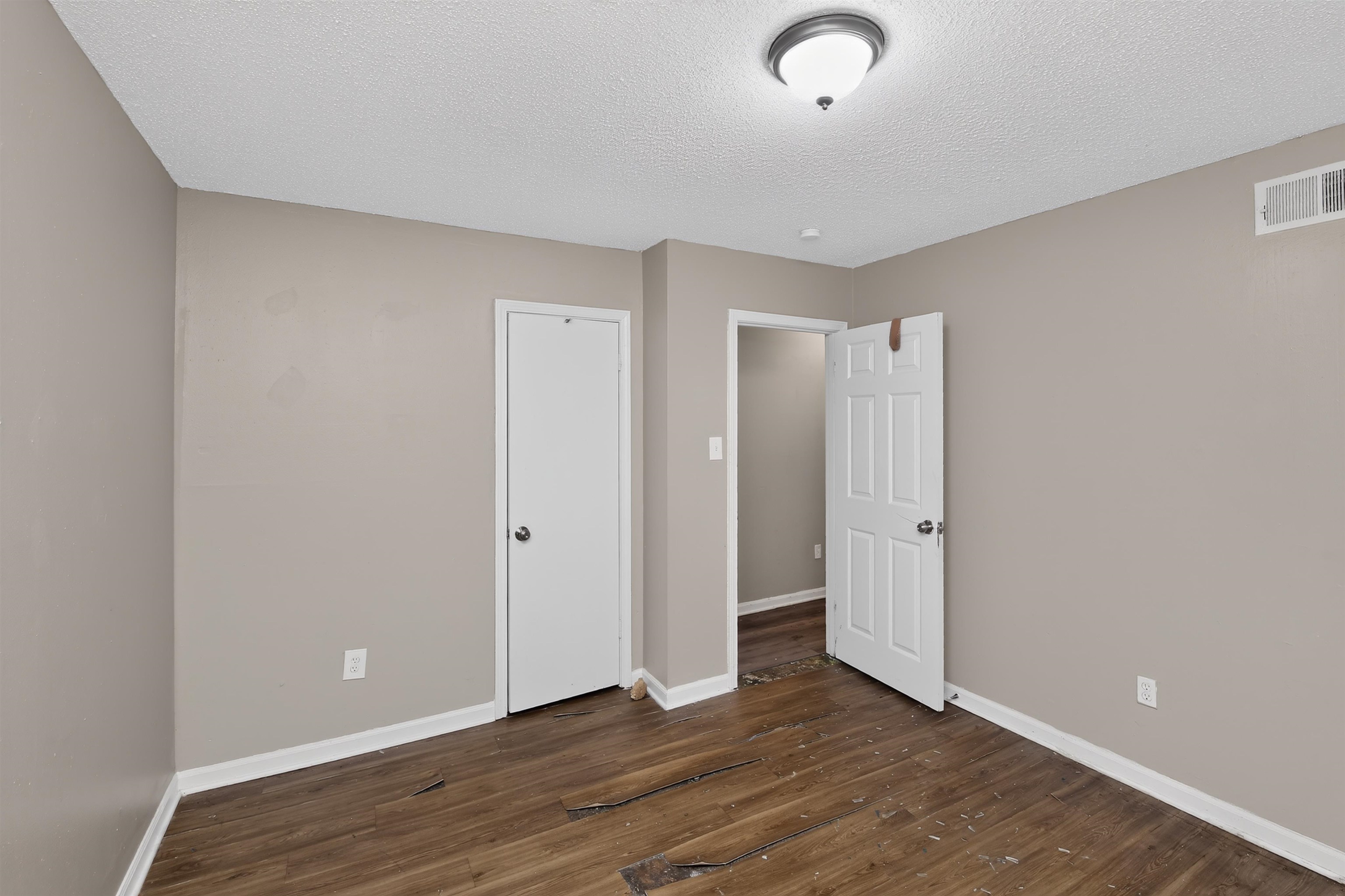 2 E Paxton Ln Property Photo 12