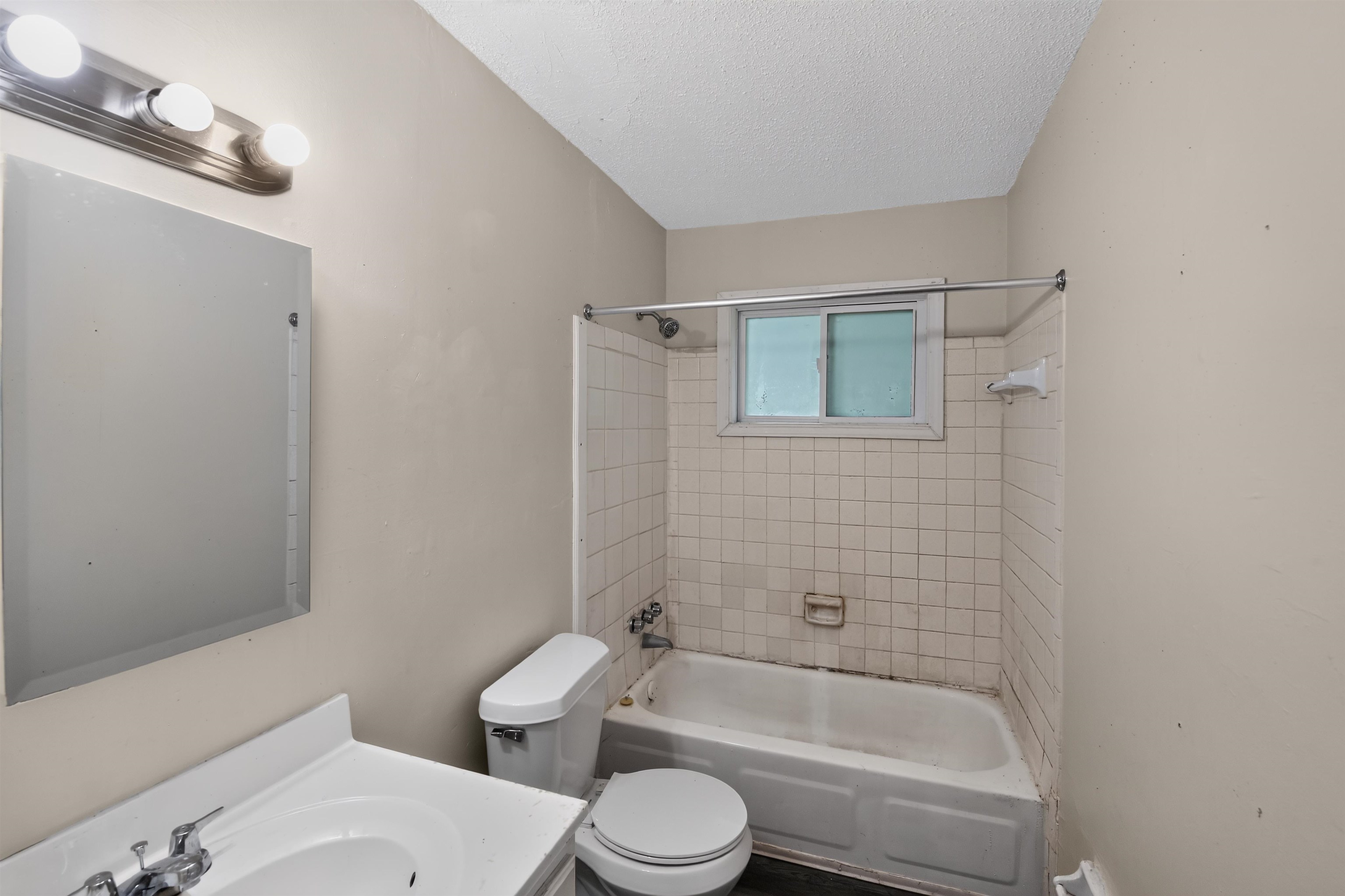 2 E Paxton Ln Property Photo 13