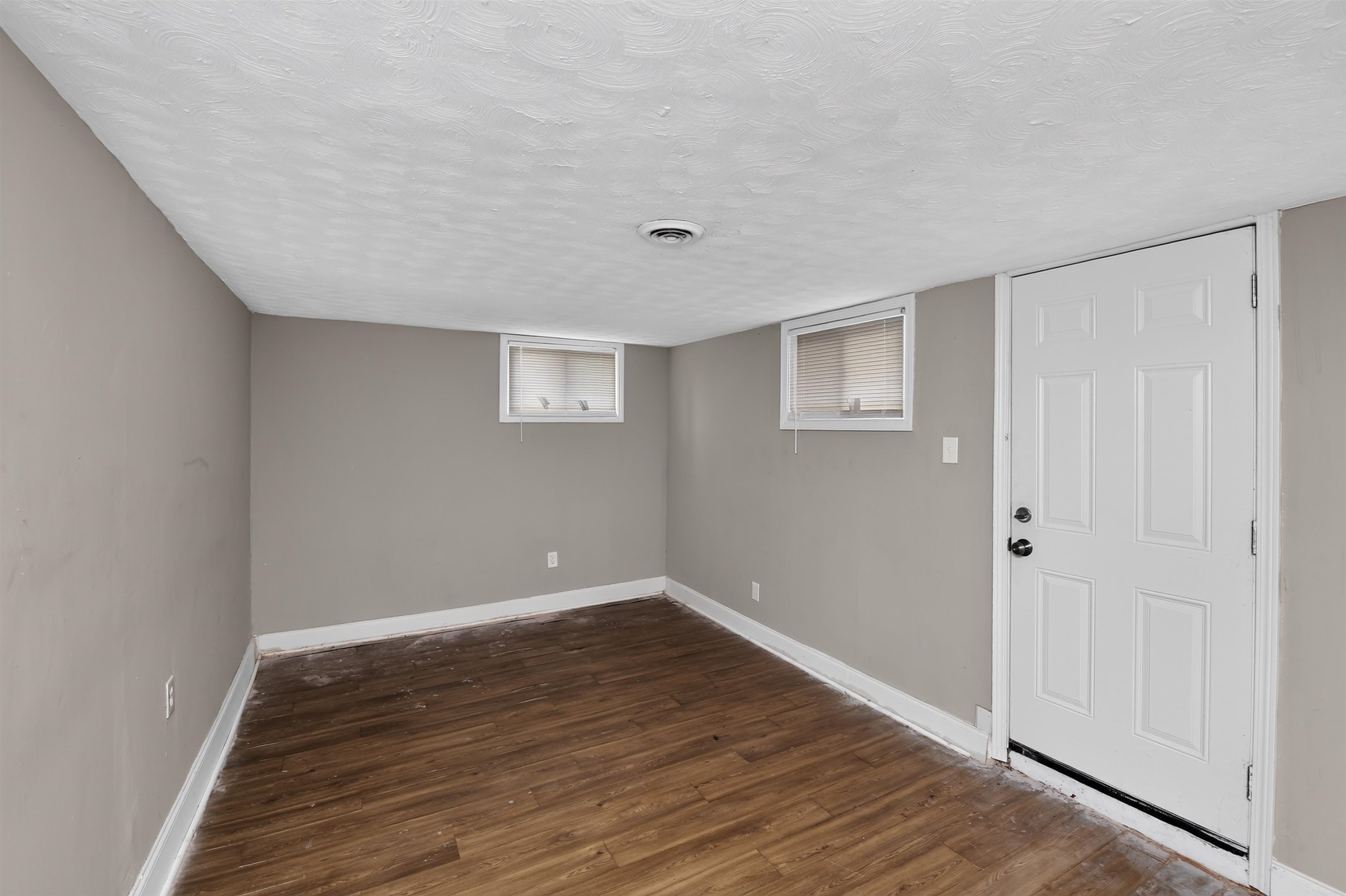 2 E Paxton Ln Property Photo 14