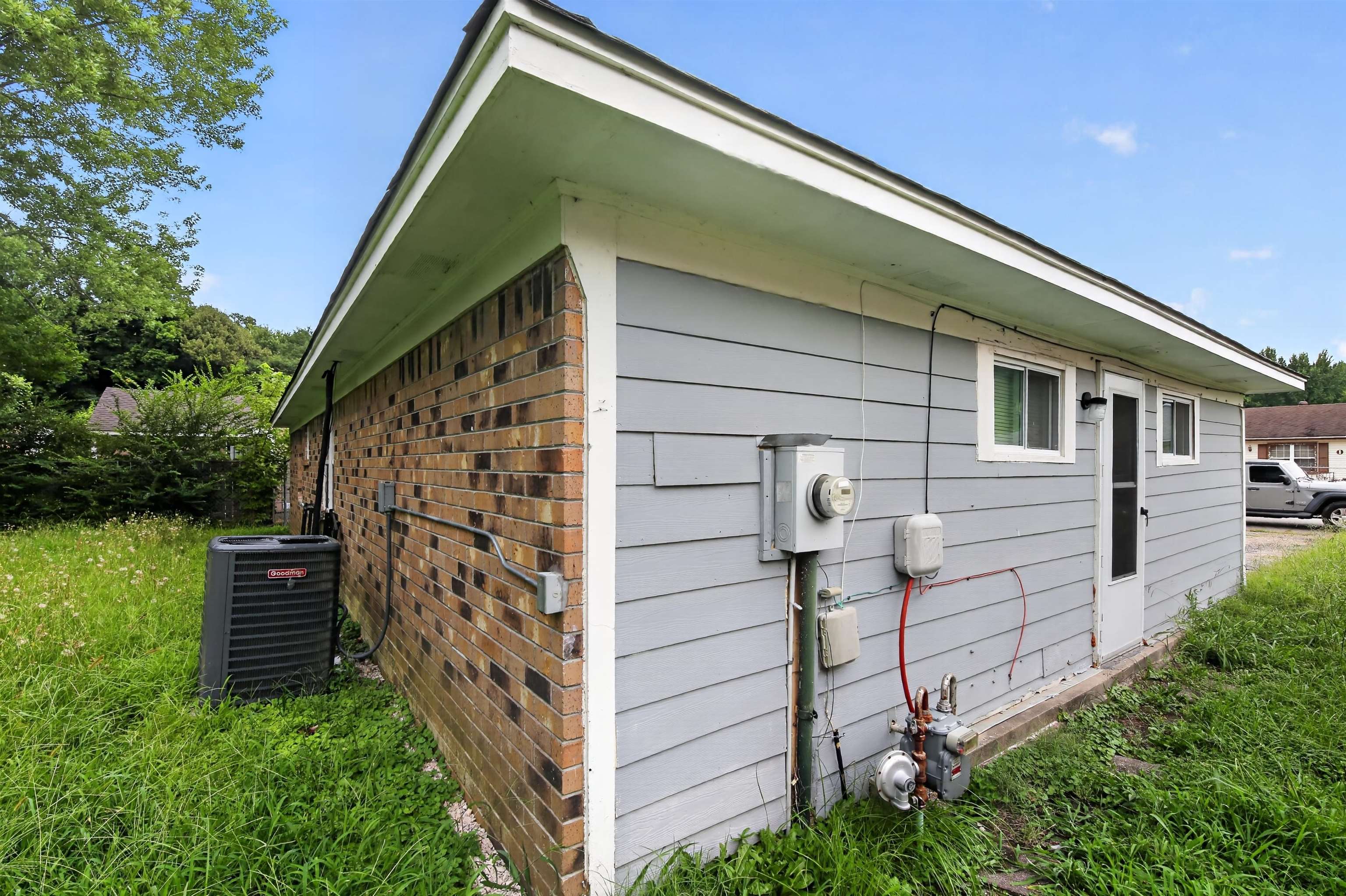 2 E Paxton Ln Property Photo 15