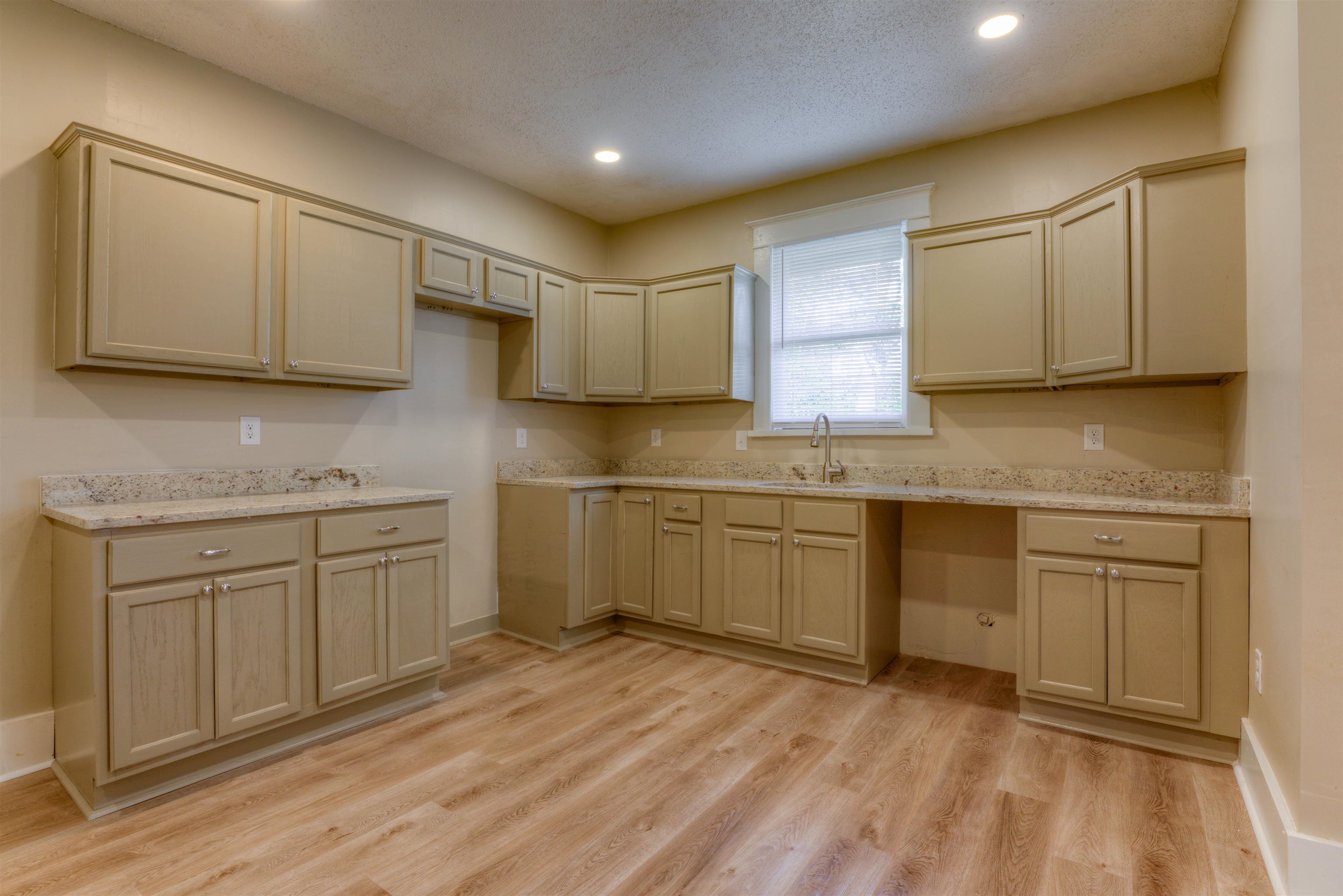 869 Garland St Property Photo 10