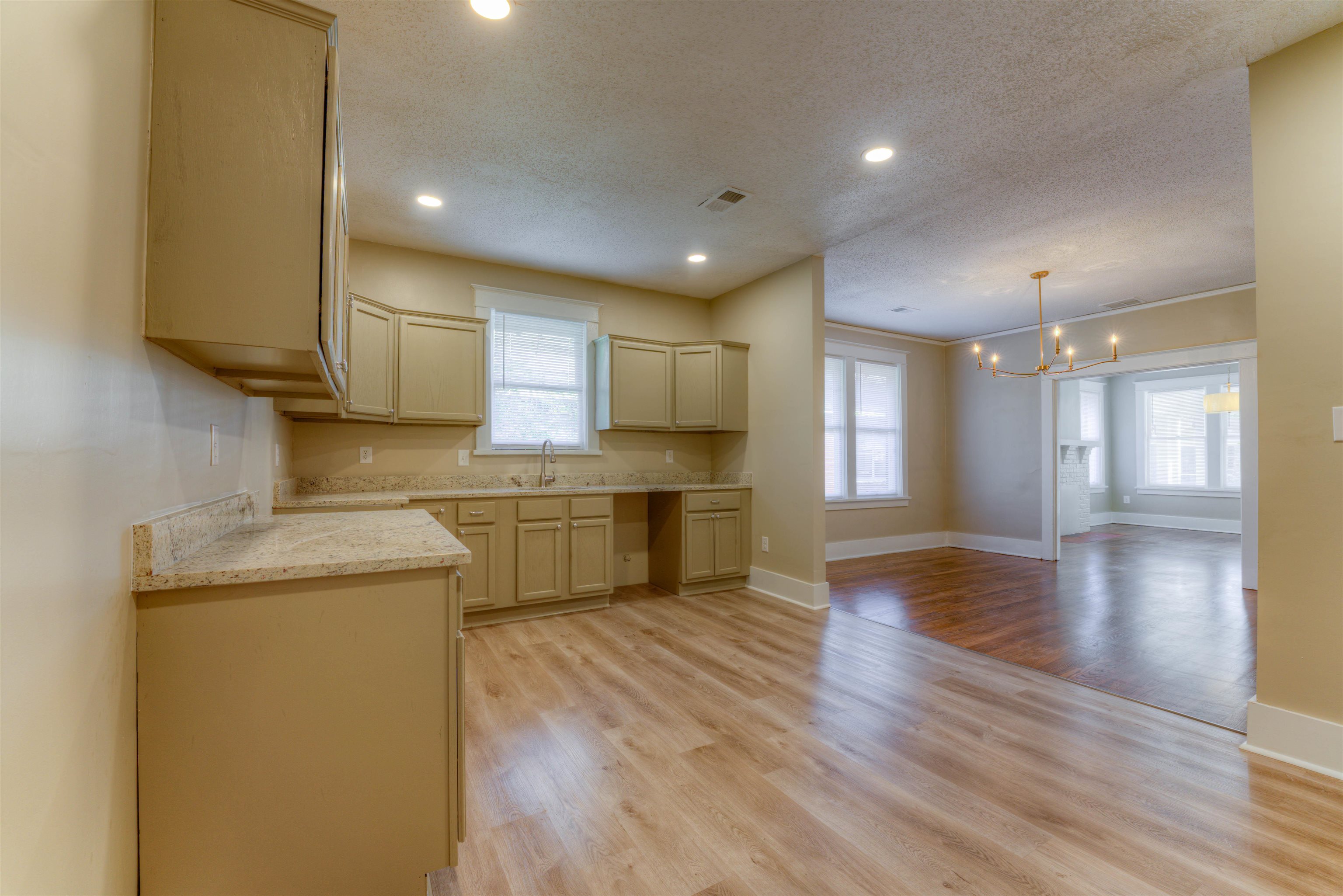 869 Garland St Property Photo 11