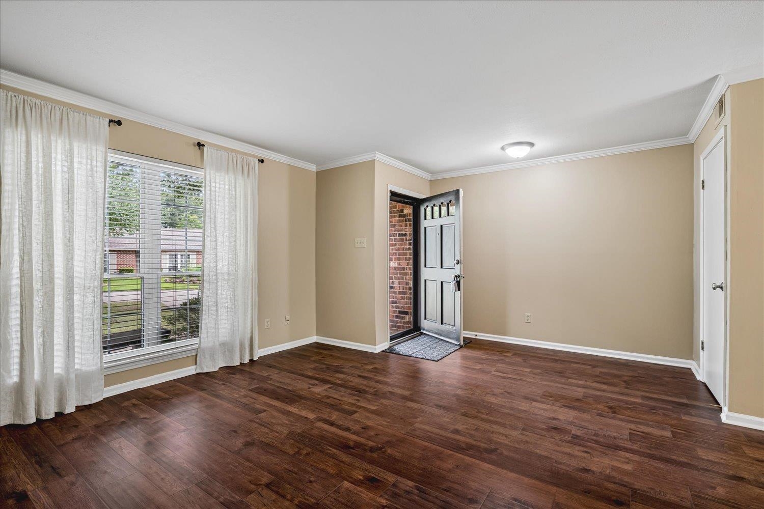 1690 Hobbits Glen Dr 29 Property Photo 5