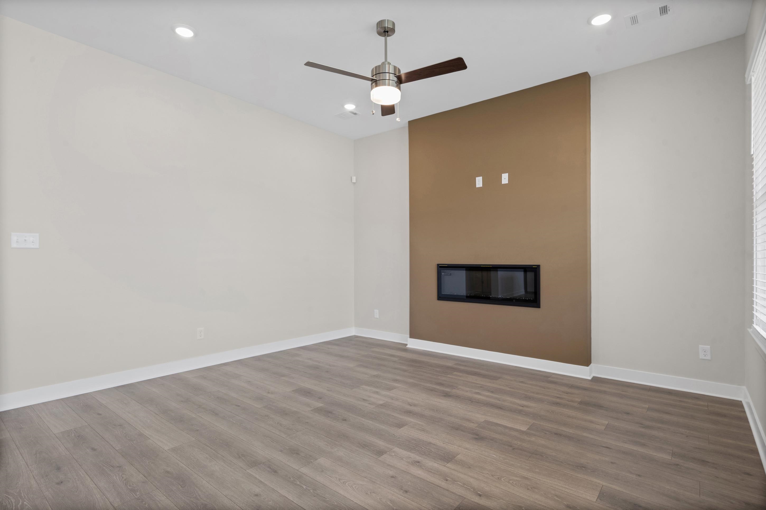 9915 Delphinium Dr N Property Photo 5