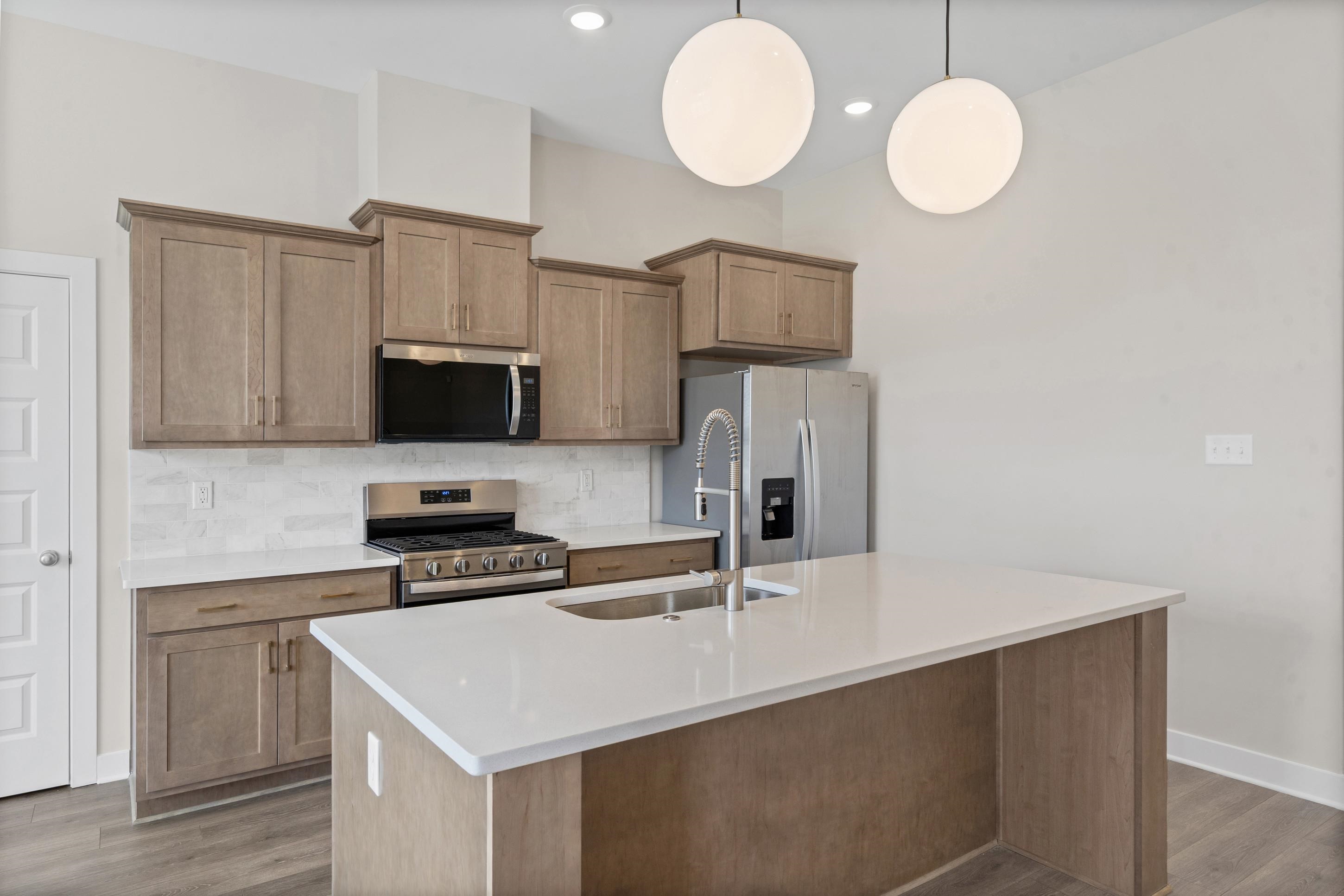 9915 Delphinium Dr N Property Photo 8