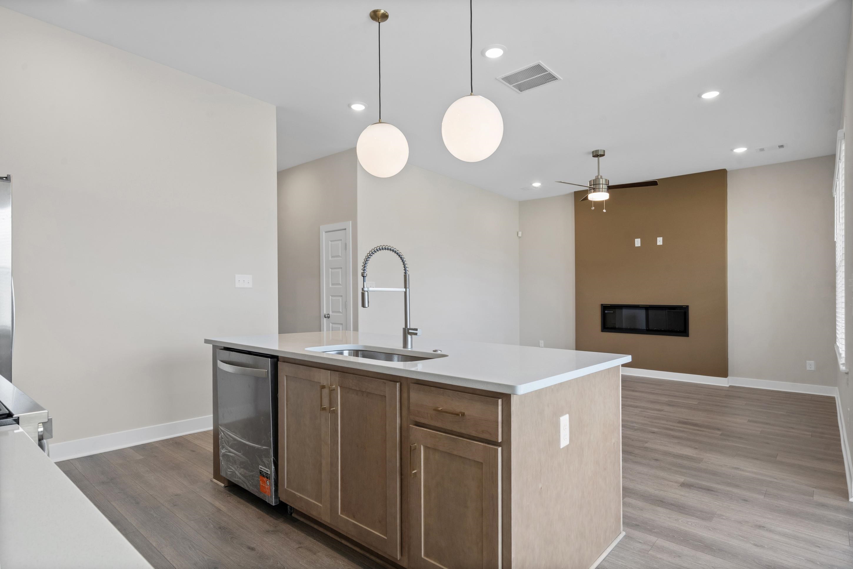 9915 Delphinium Dr N Property Photo 10