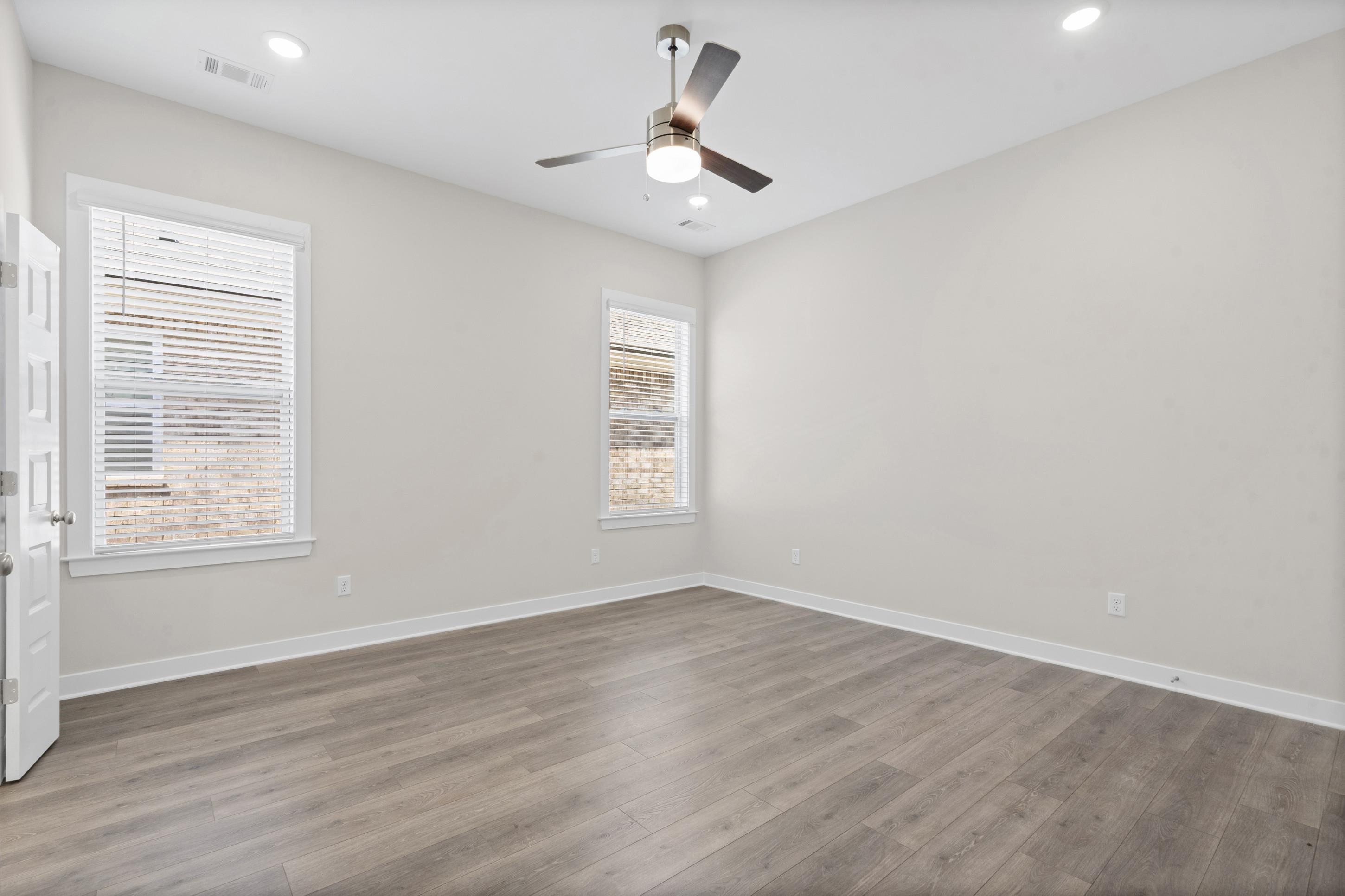 9915 Delphinium Dr N Property Photo 18
