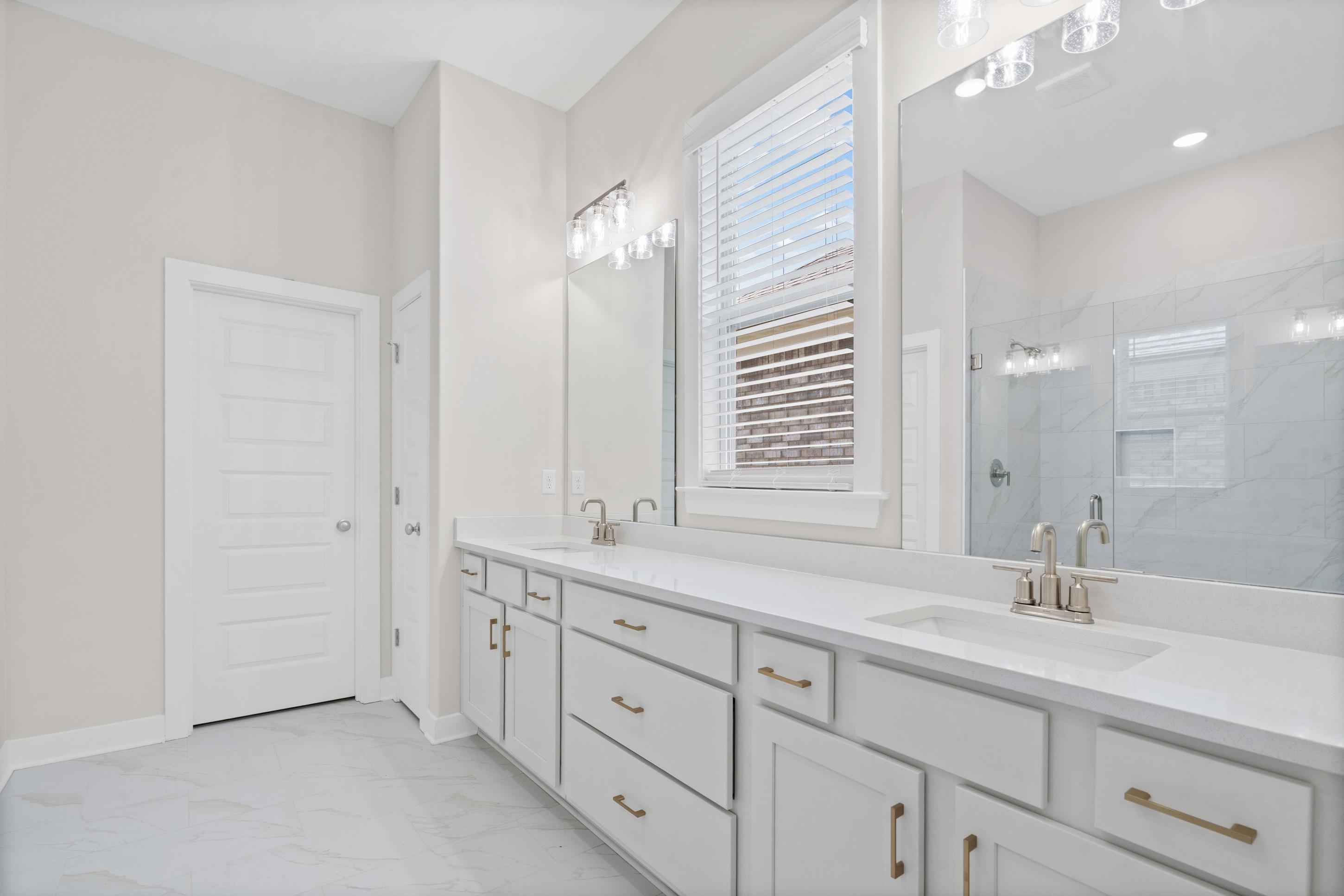 9915 Delphinium Dr N Property Photo 20