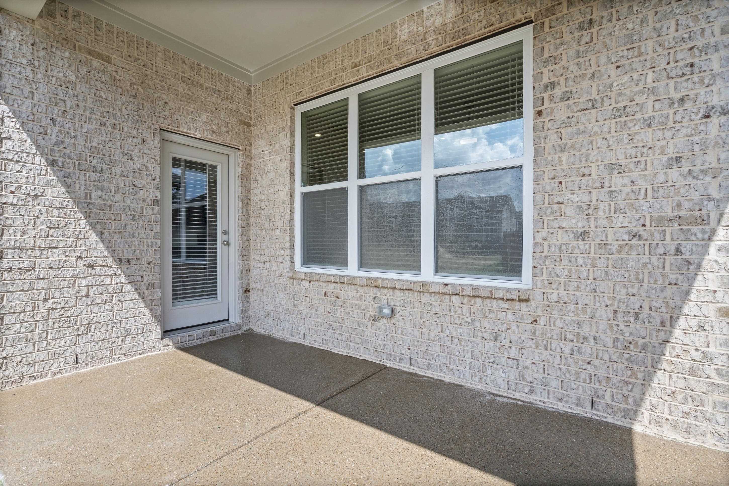 9915 Delphinium Dr N Property Photo 22