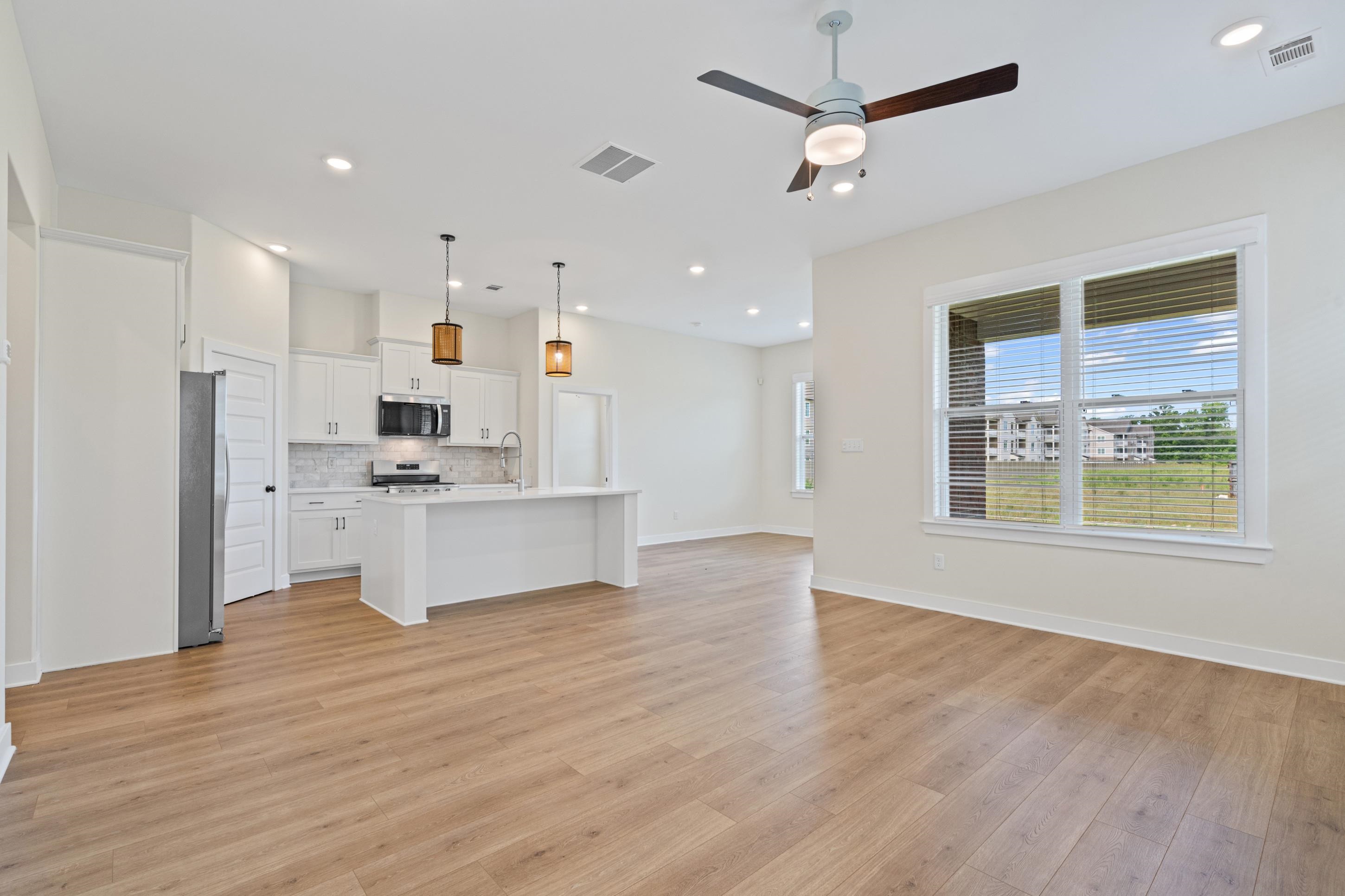 9919 Delphinium Dr N Property Photo 6