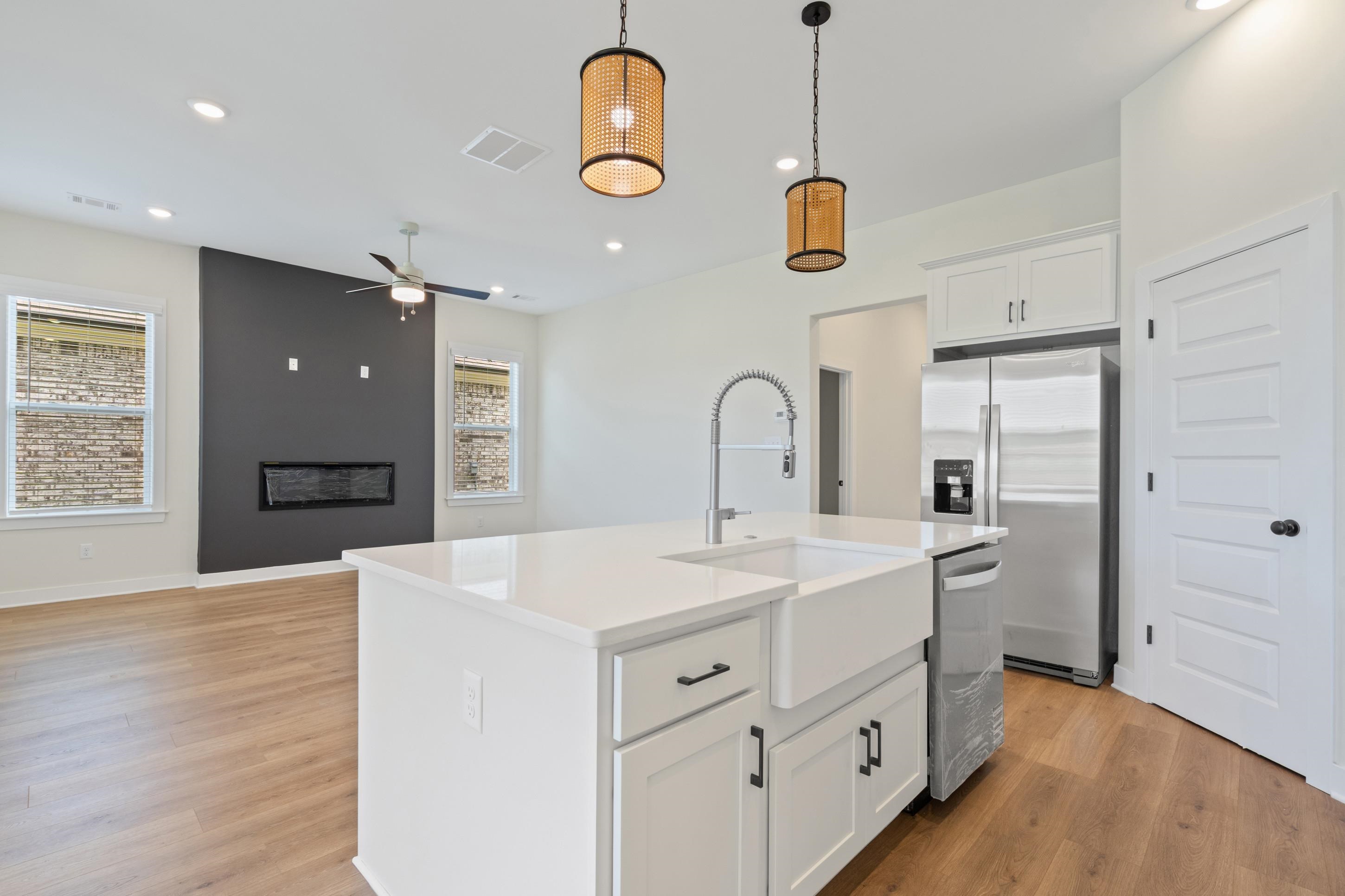 9919 Delphinium Dr N Property Photo 10