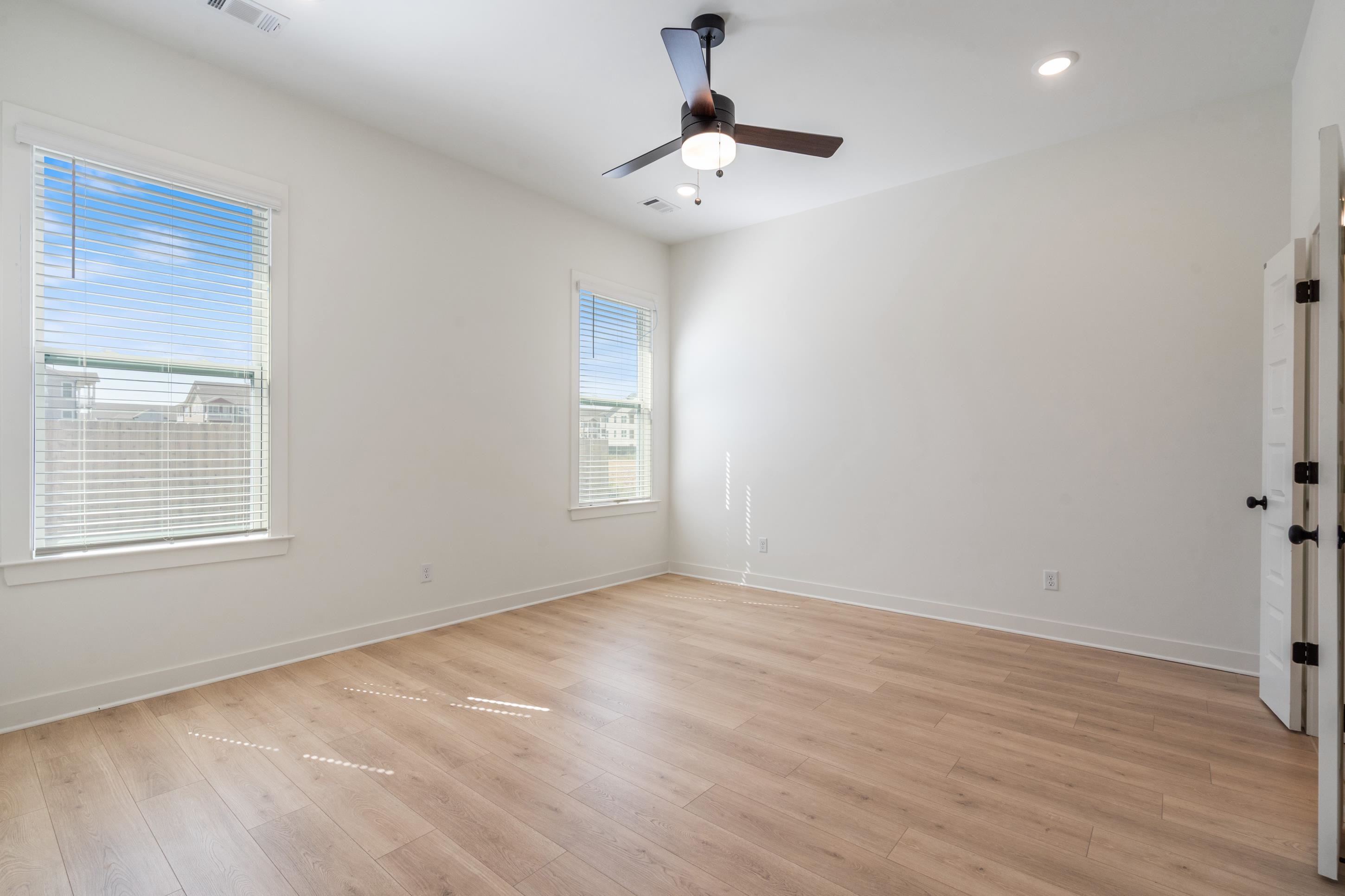 9919 Delphinium Dr N Property Photo 10