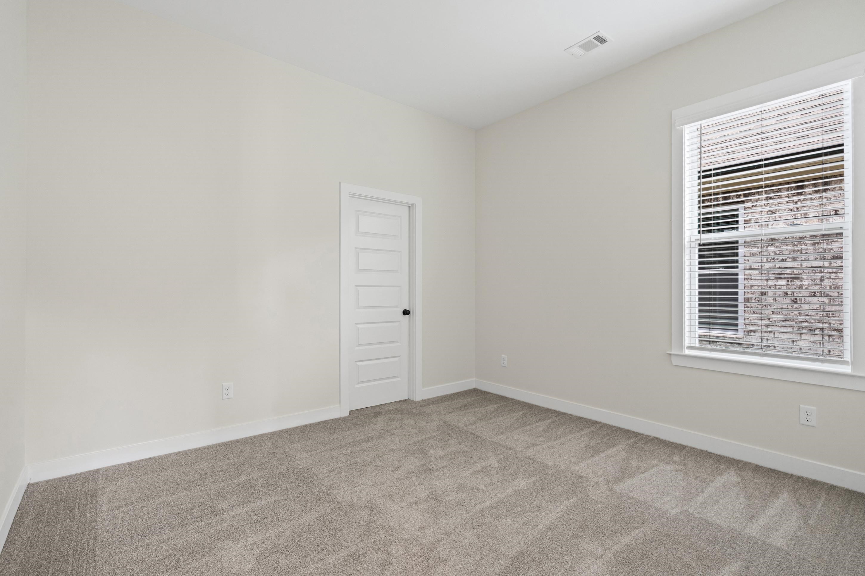 9919 Delphinium Dr N Property Photo 14