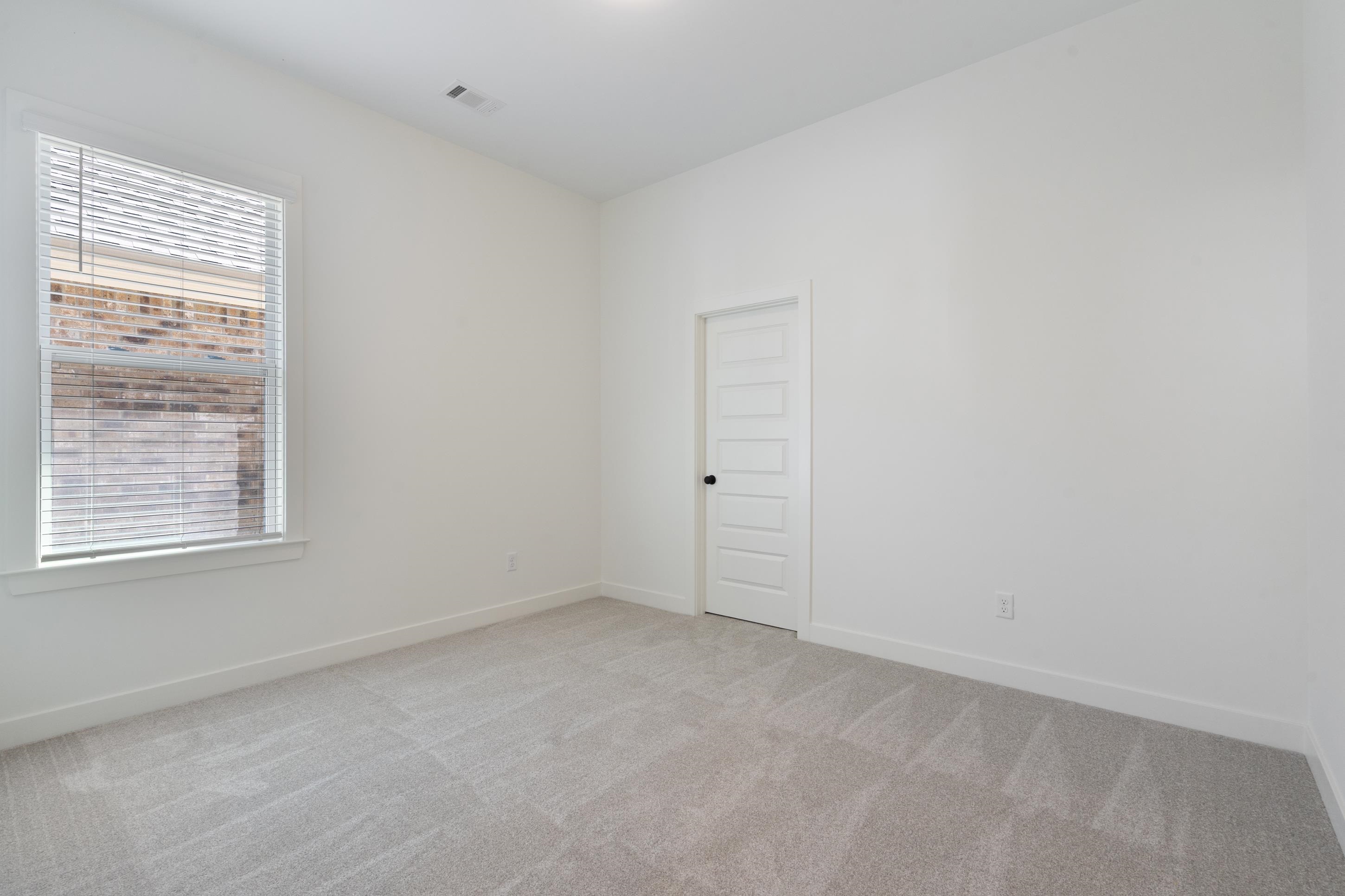 9919 Delphinium Dr N Property Photo 16