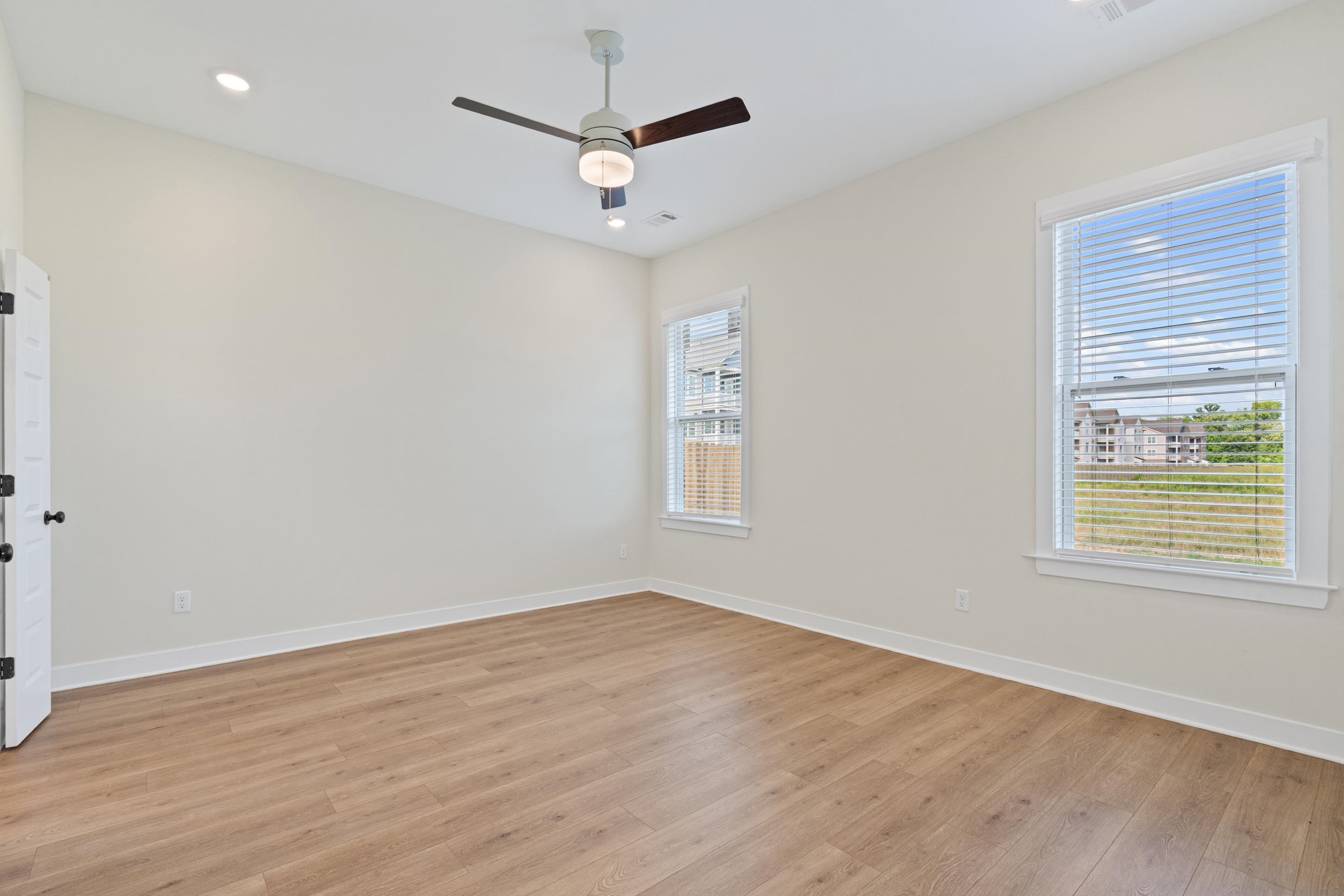 9919 Delphinium Dr N Property Photo 18