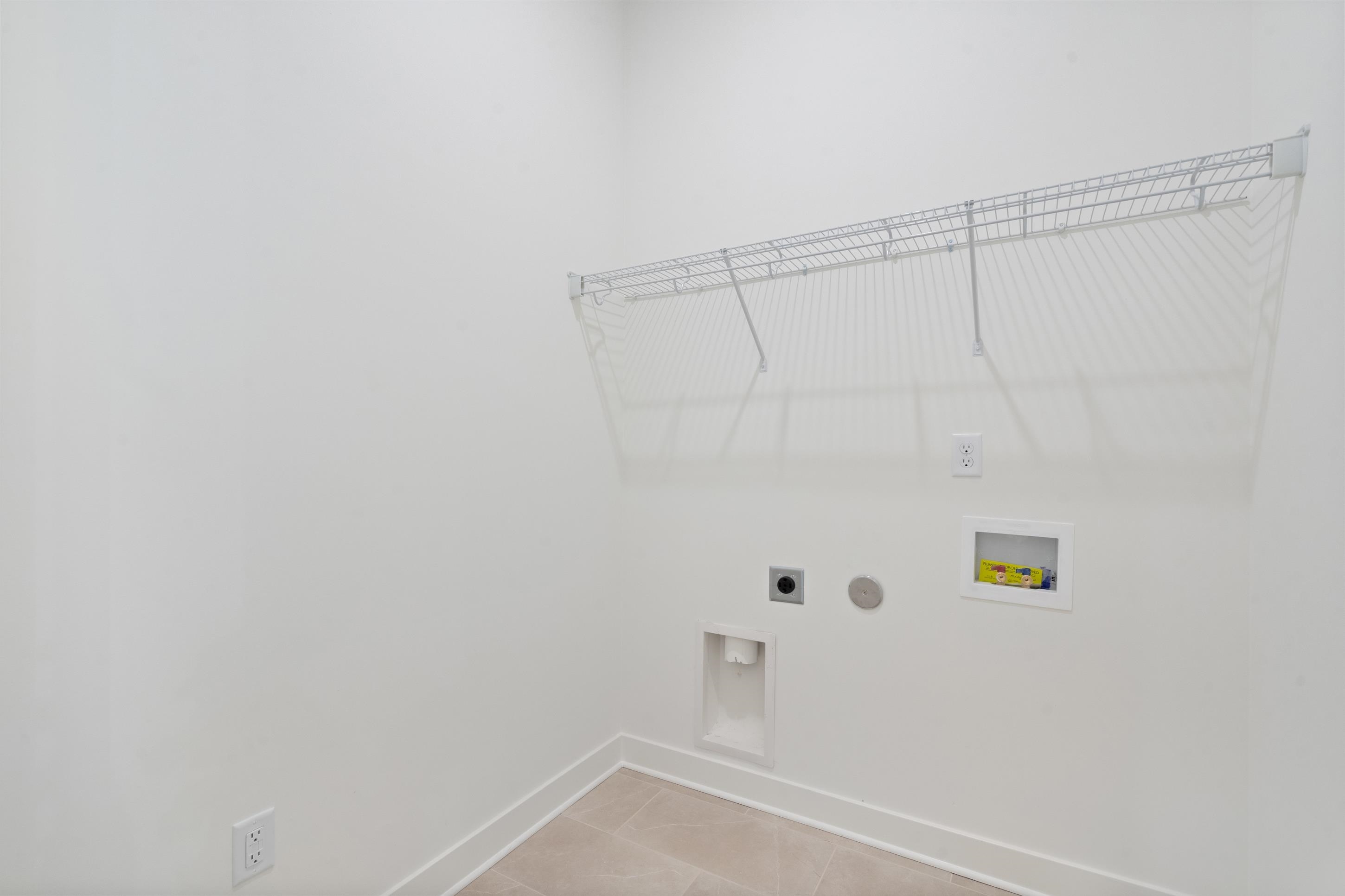 9919 Delphinium Dr N Property Photo 20