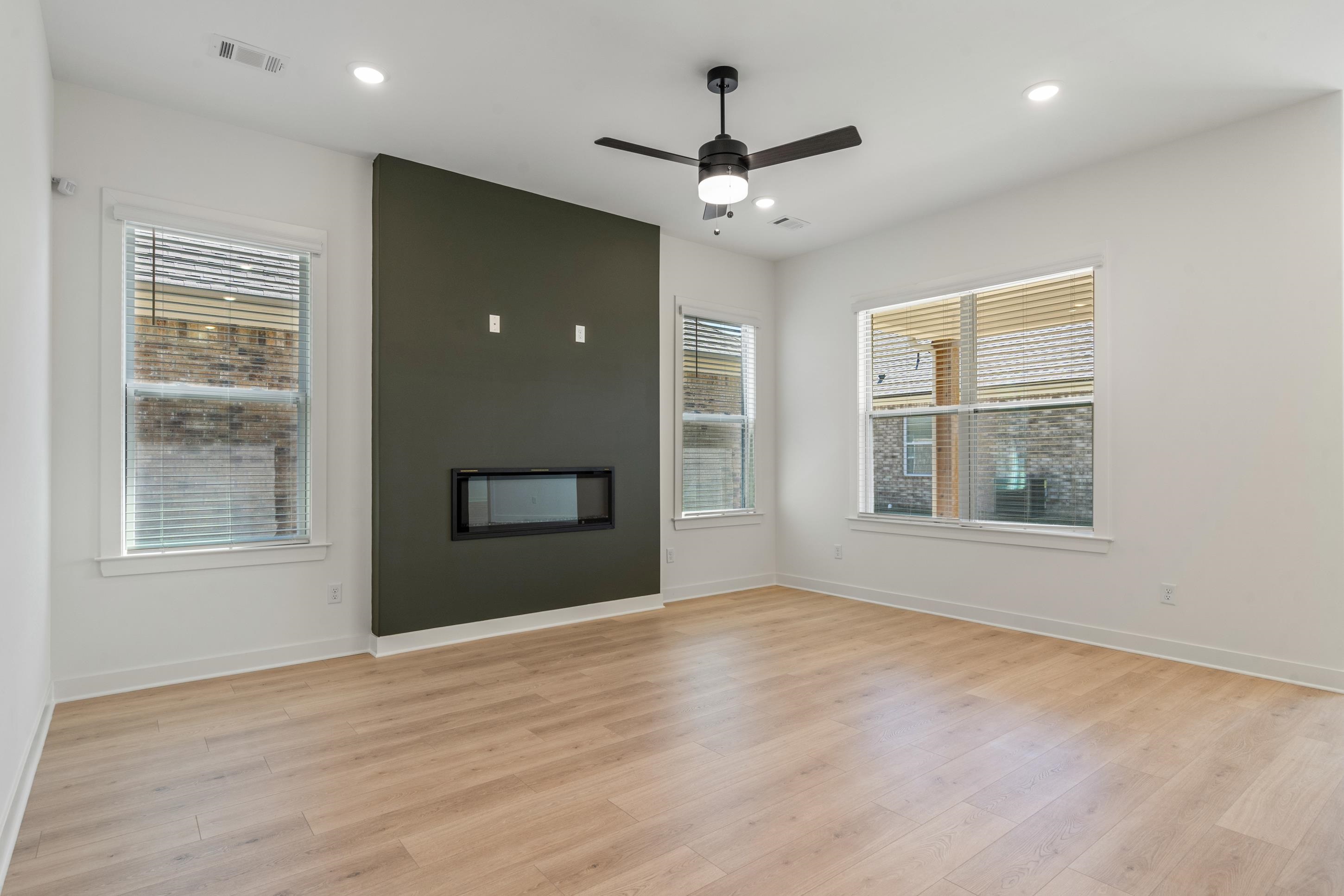9919 Delphinium Dr N Property Photo 21