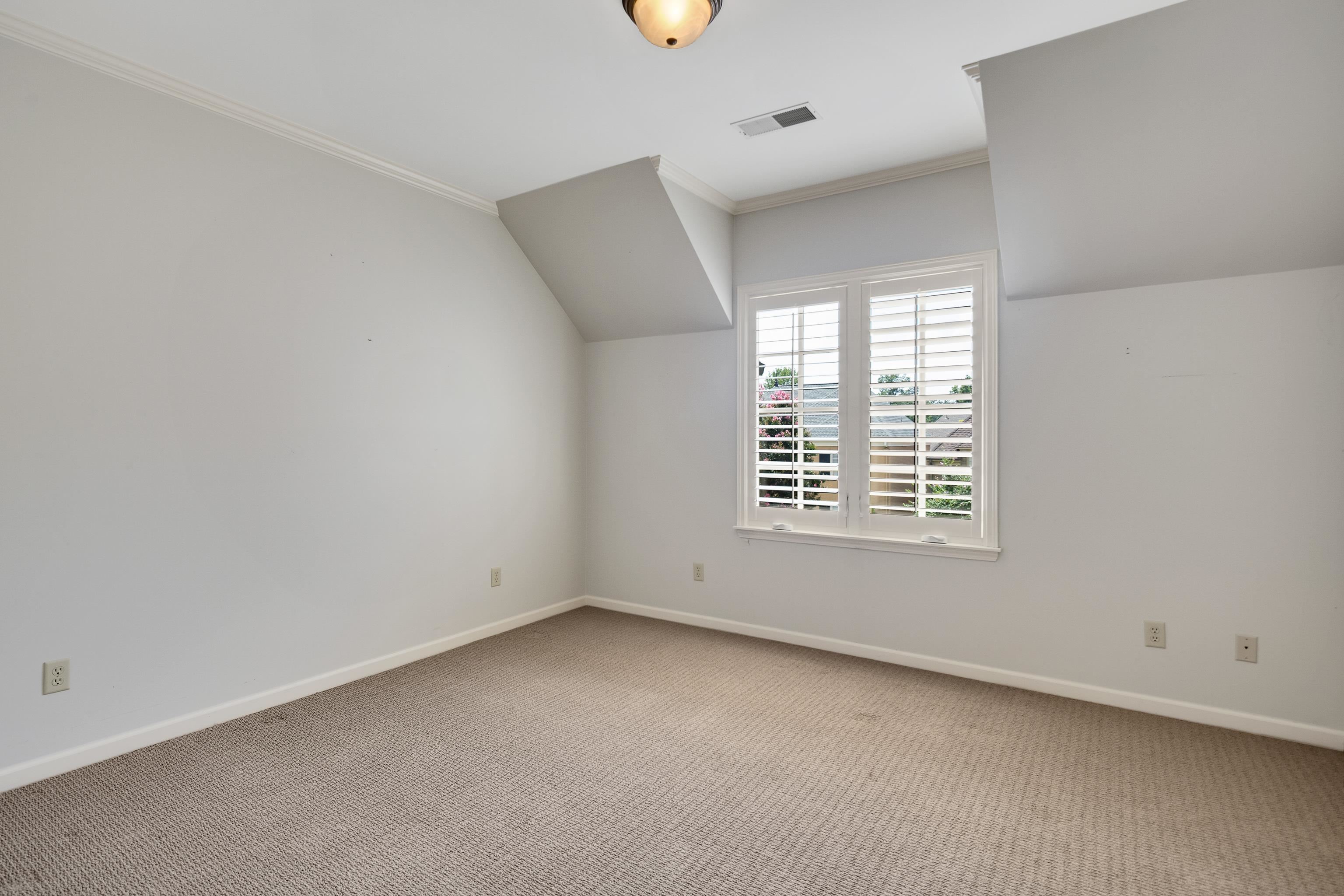 1910 Chatsworth Dr Property Photo 23