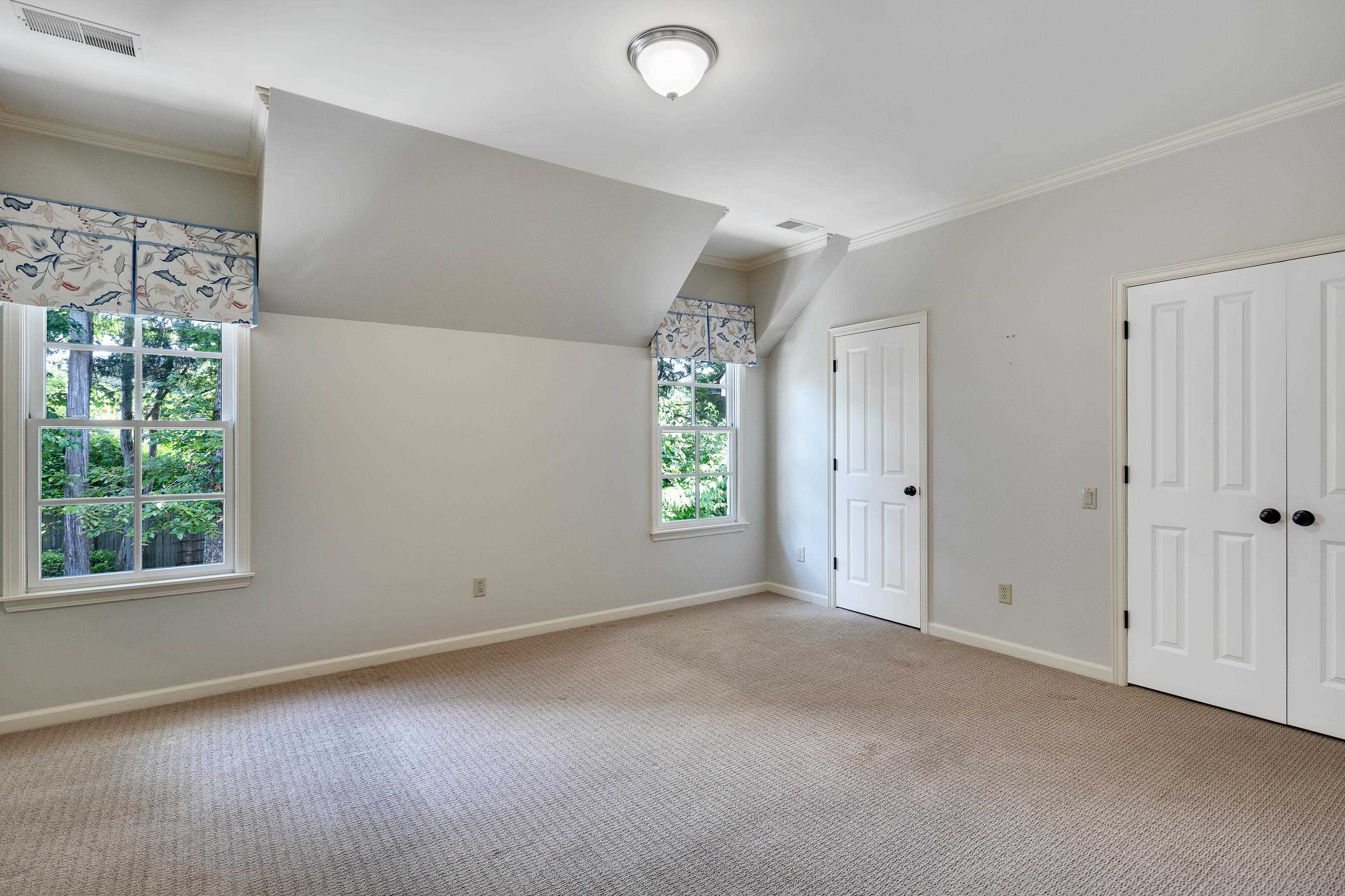 1910 Chatsworth Dr Property Photo 25
