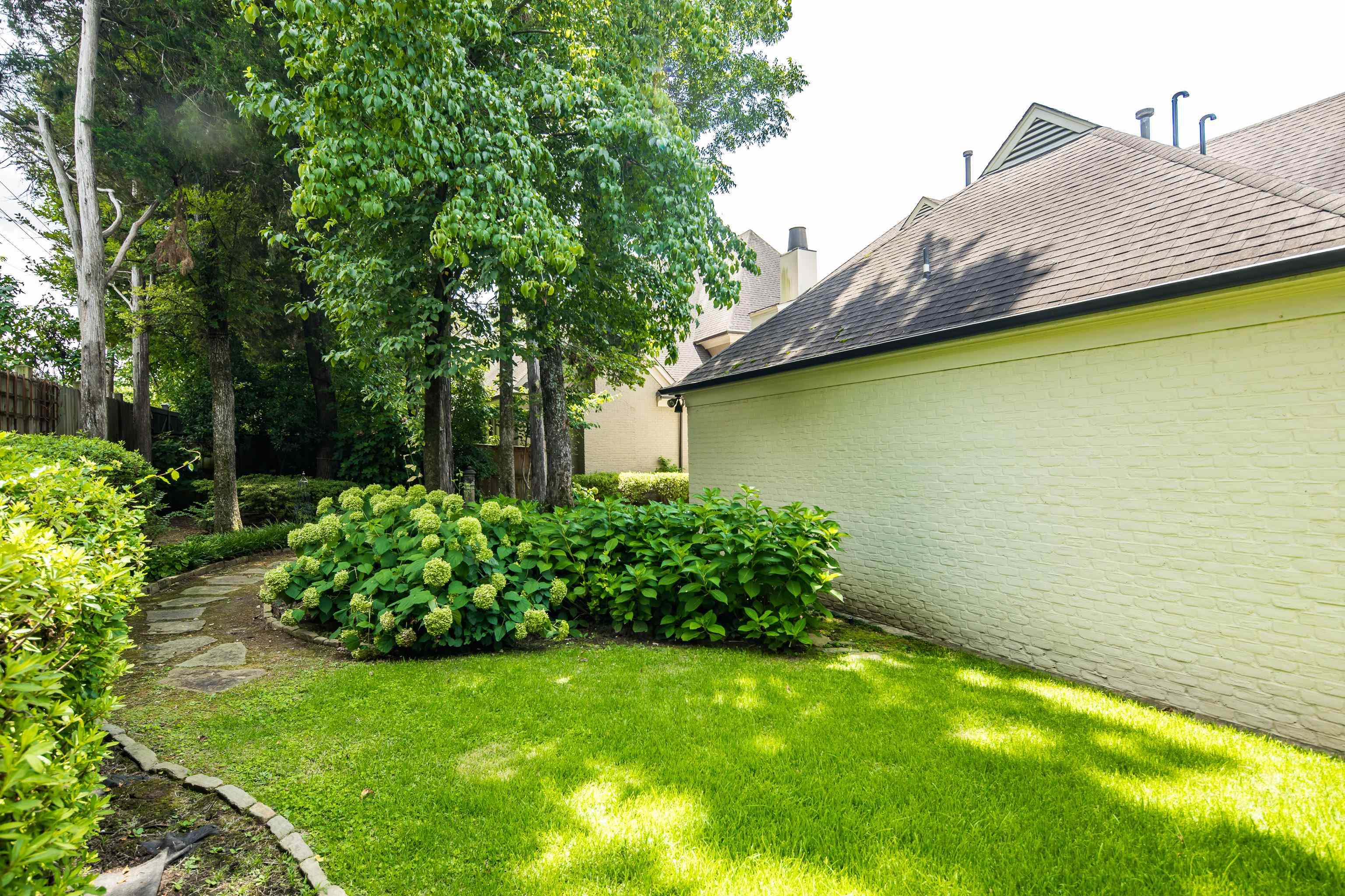 1910 Chatsworth Dr Property Photo 35