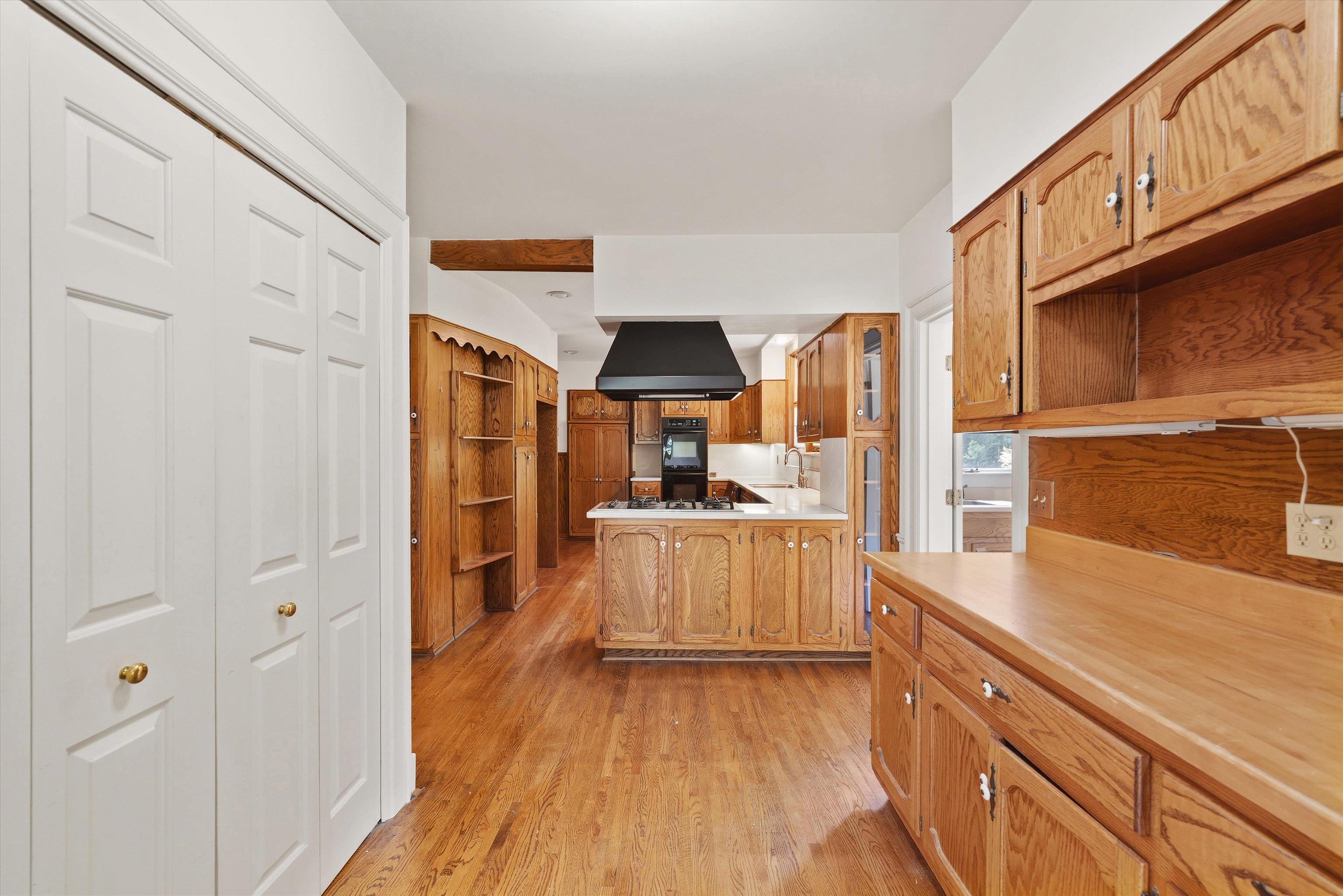 2816 Central Ave Property Photo 4