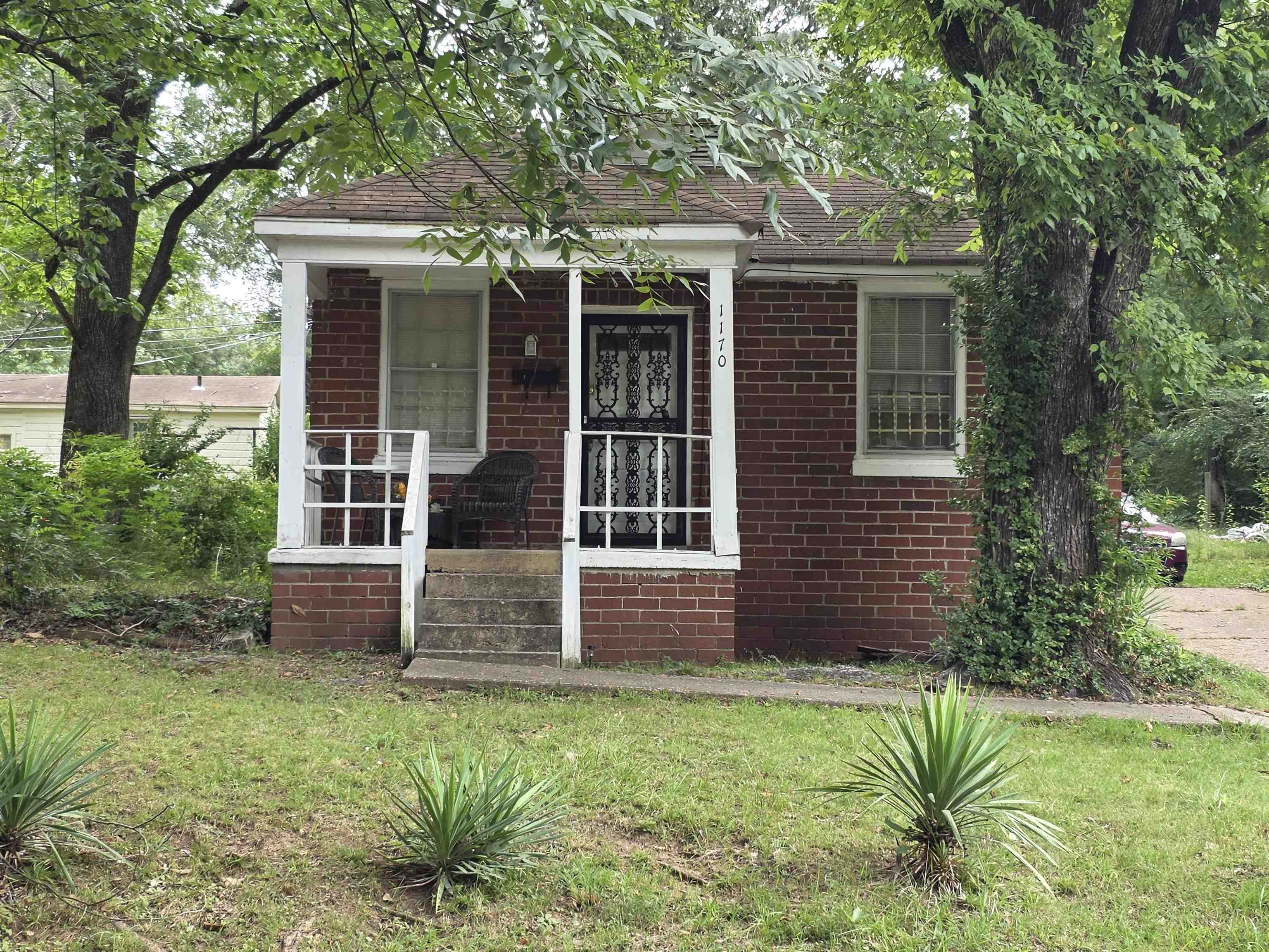 1170 PARKLAND RD Property Photo 1
