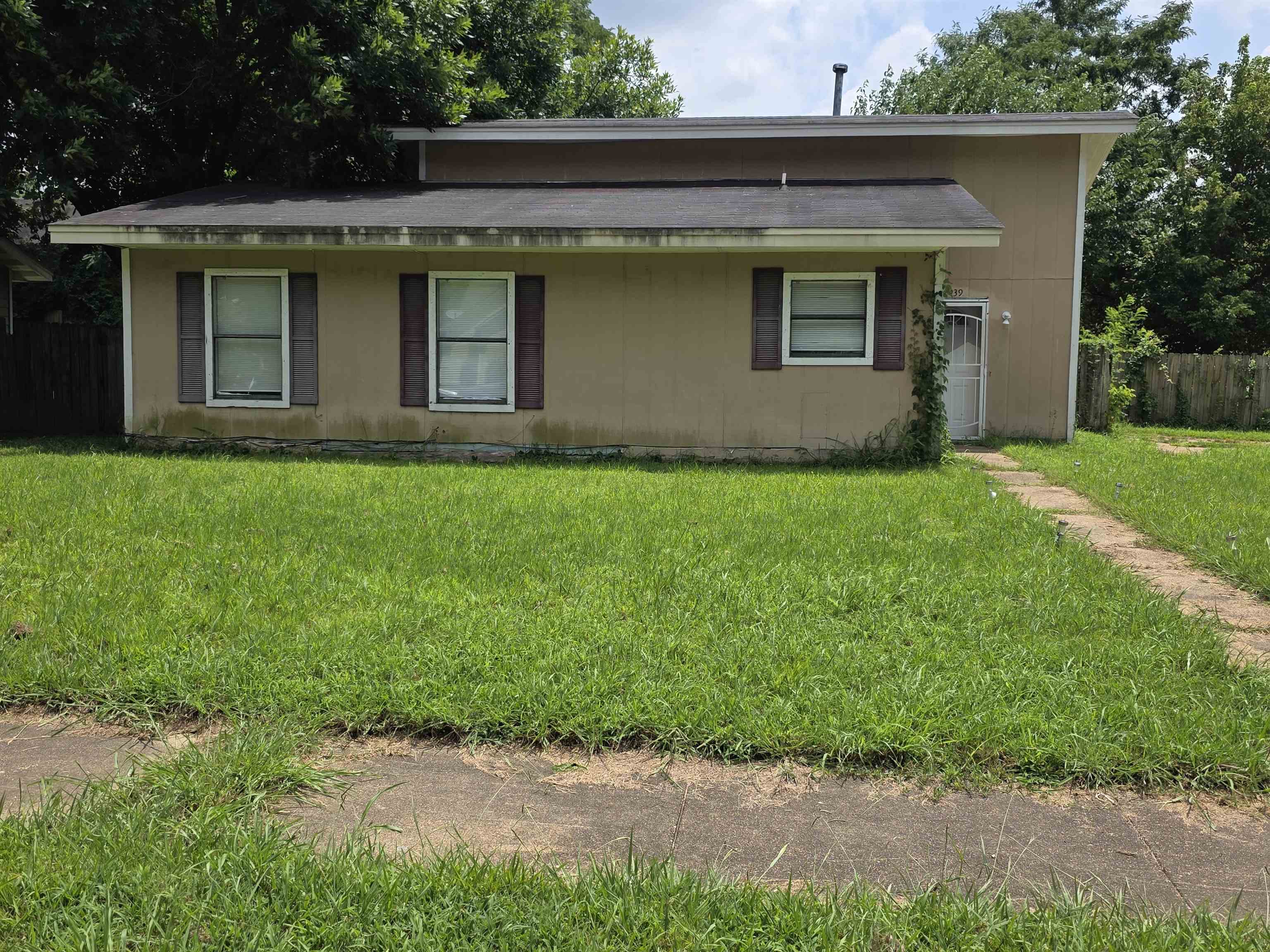 2439 Durham Dr Property Photo 1