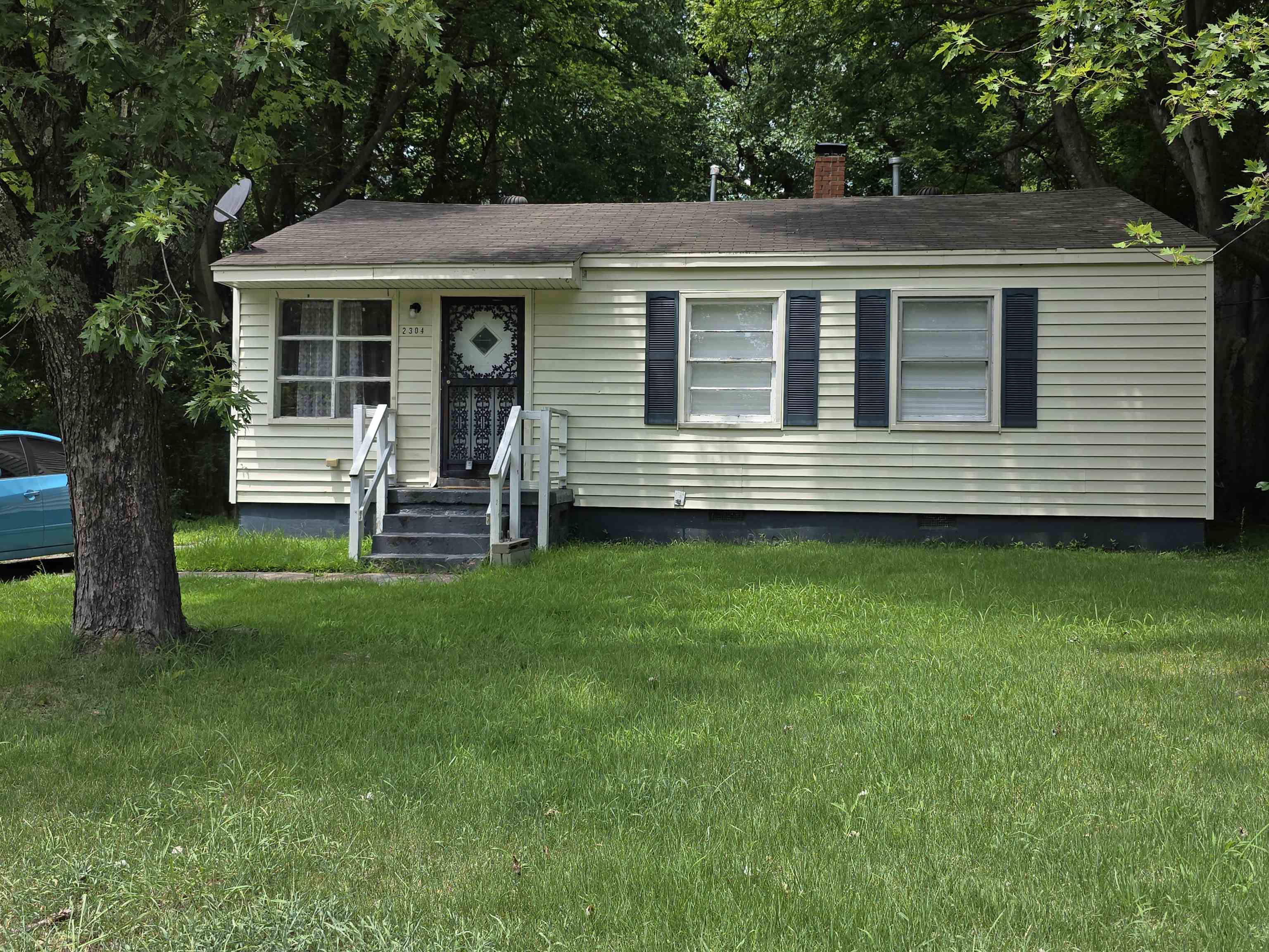 2304 SLOCUM AVE Property Photo 1