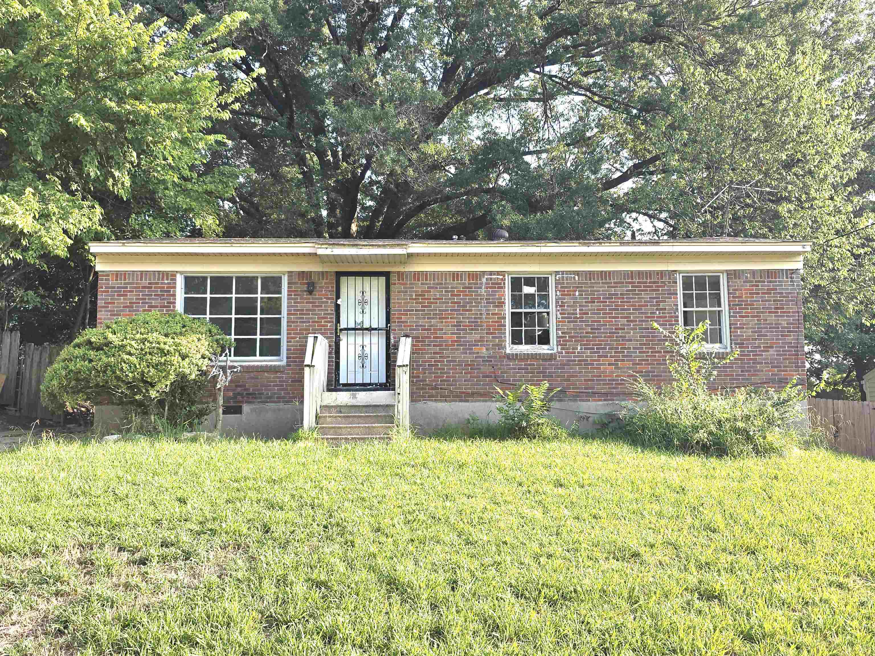 2070 WILLOW WOOD AVE Property Photo 1