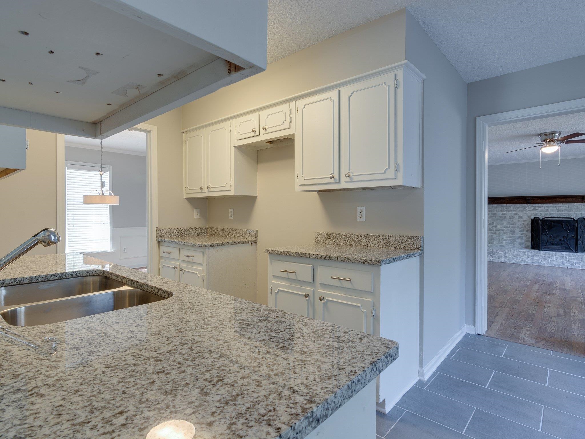 2454 Ayrshire Cv Property Photo 5
