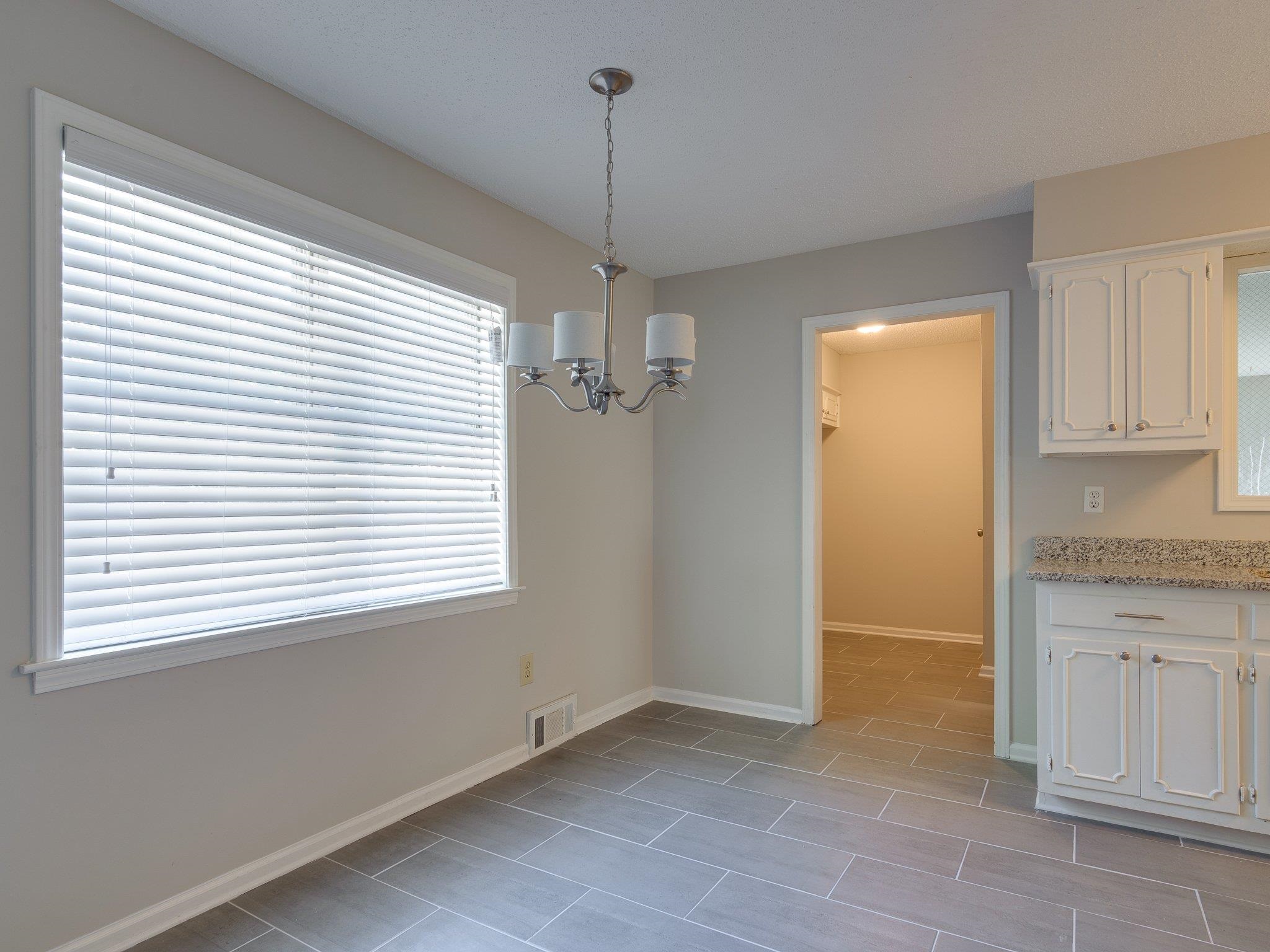 2454 Ayrshire Cv Property Photo 8