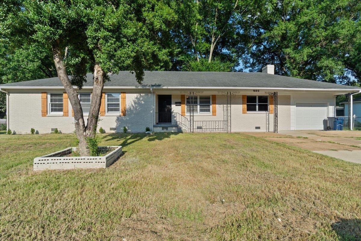 1692 Cornelia Dr Property Photo 2