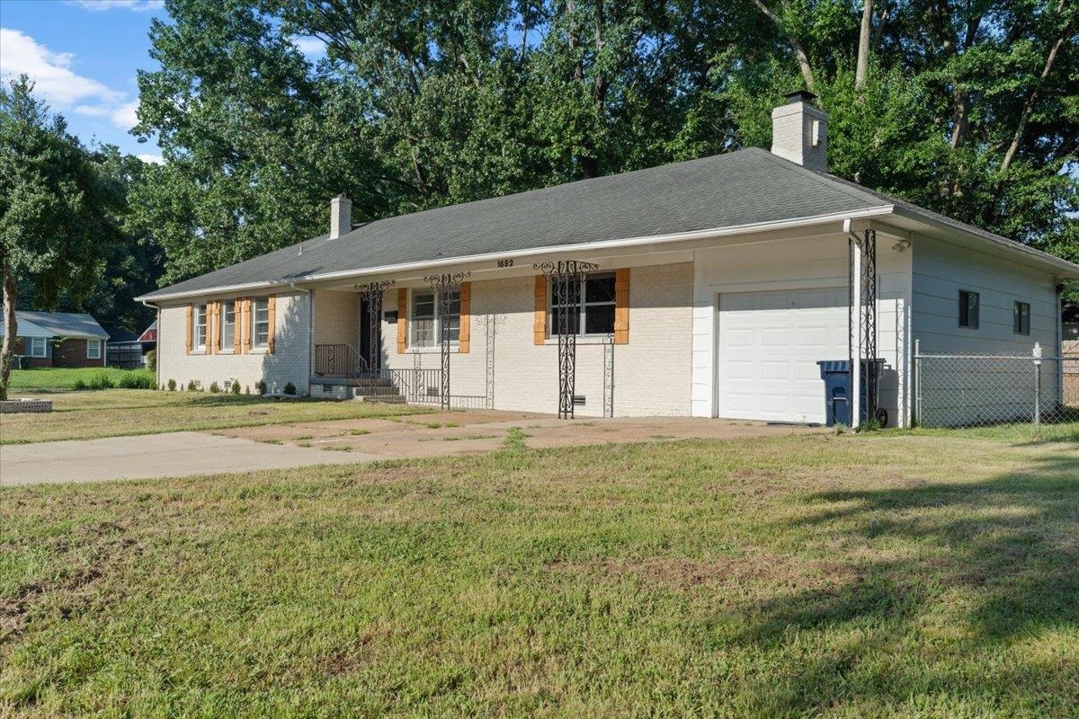 1692 Cornelia Dr Property Photo 3