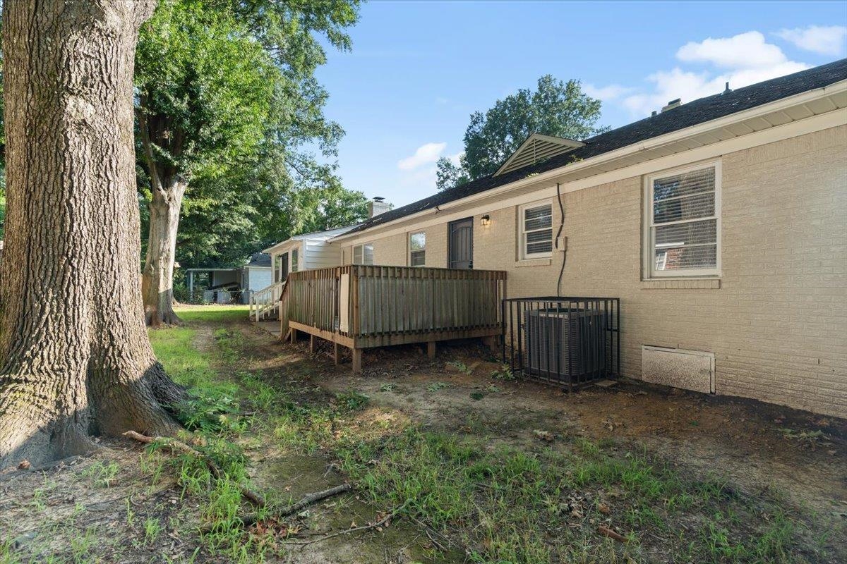 1692 Cornelia Dr Property Photo 4