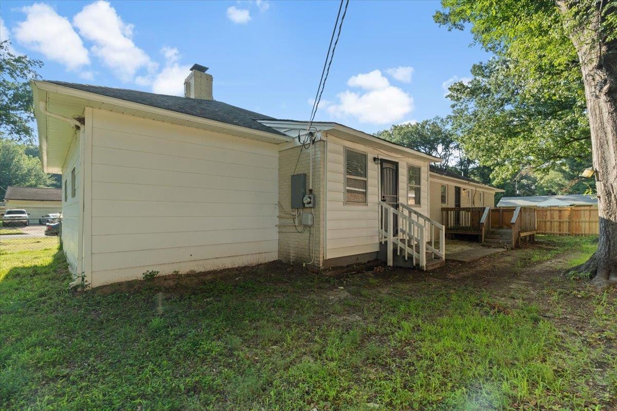 1692 Cornelia Dr Property Photo 5