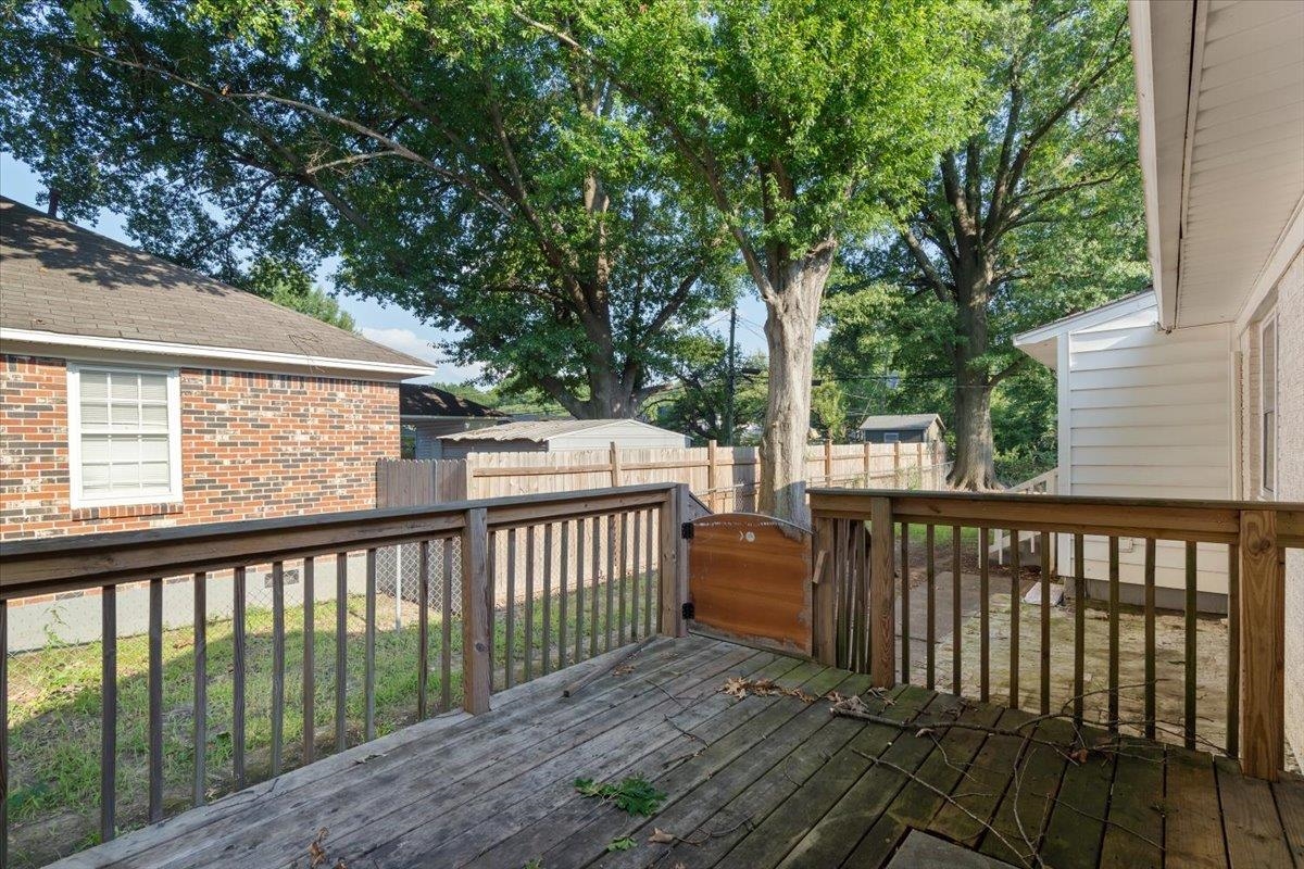 1692 Cornelia Dr Property Photo 6
