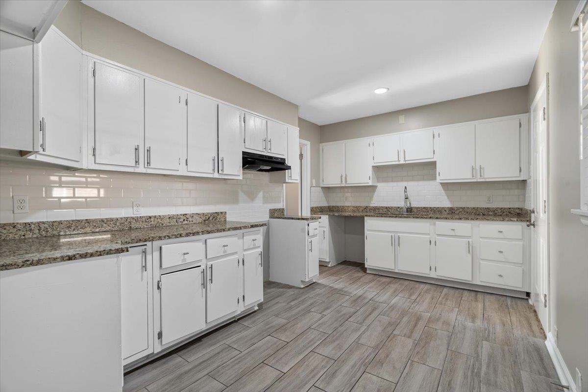 1692 Cornelia Dr Property Photo 15