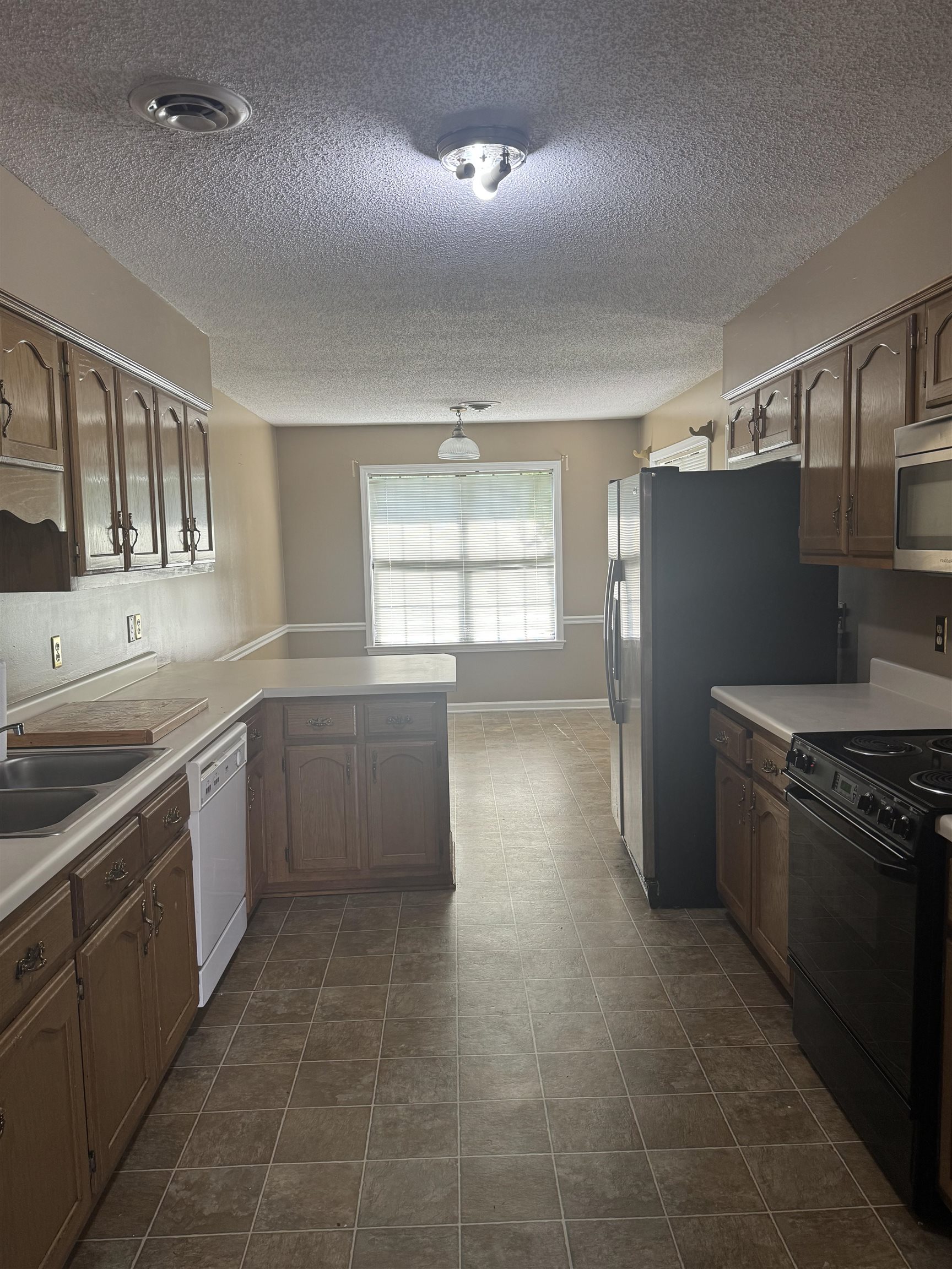 4393 Manor Brier Dr Property Photo 6