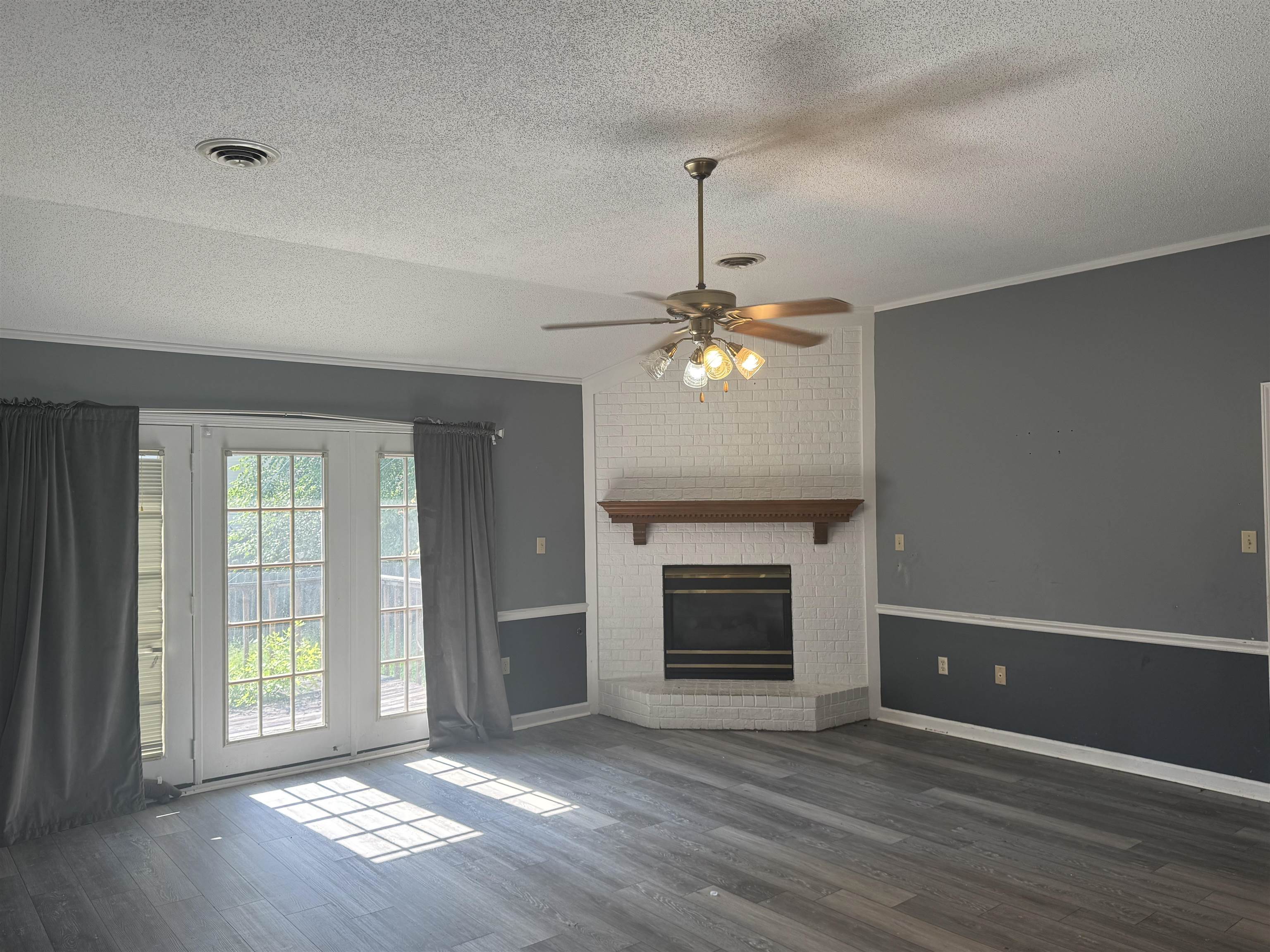 4393 Manor Brier Dr Property Photo 7