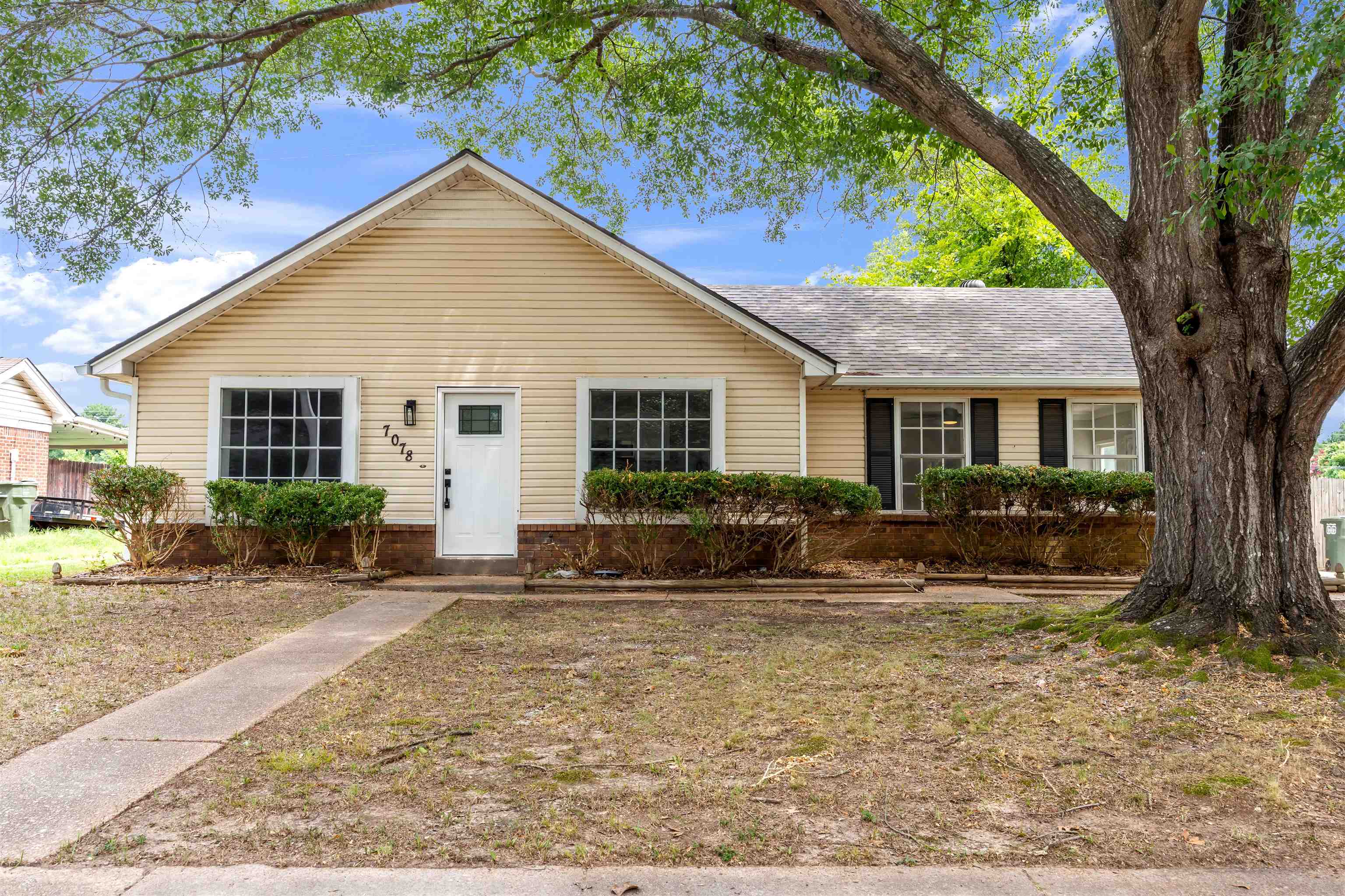 7078 Tulip Trail Dr Property Photo 2