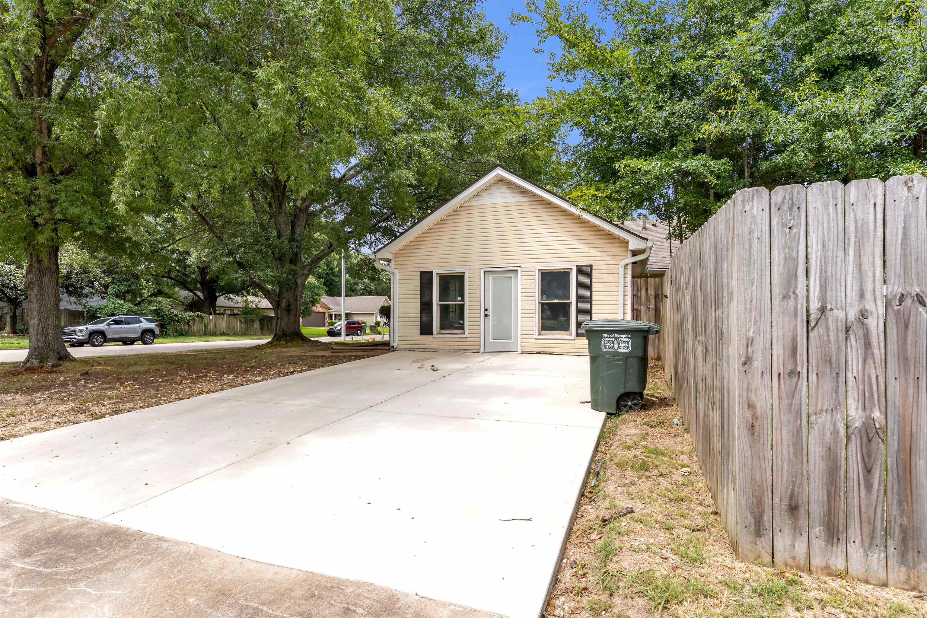 7078 Tulip Trail Dr Property Photo 4