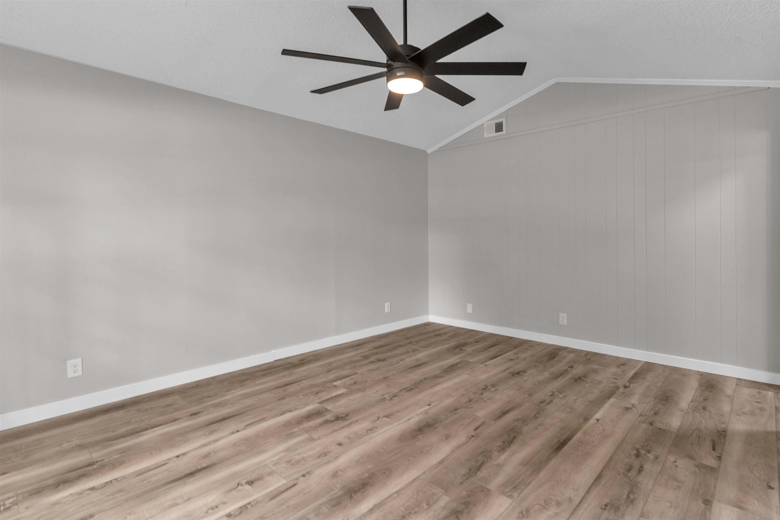 7078 Tulip Trail Dr Property Photo 6