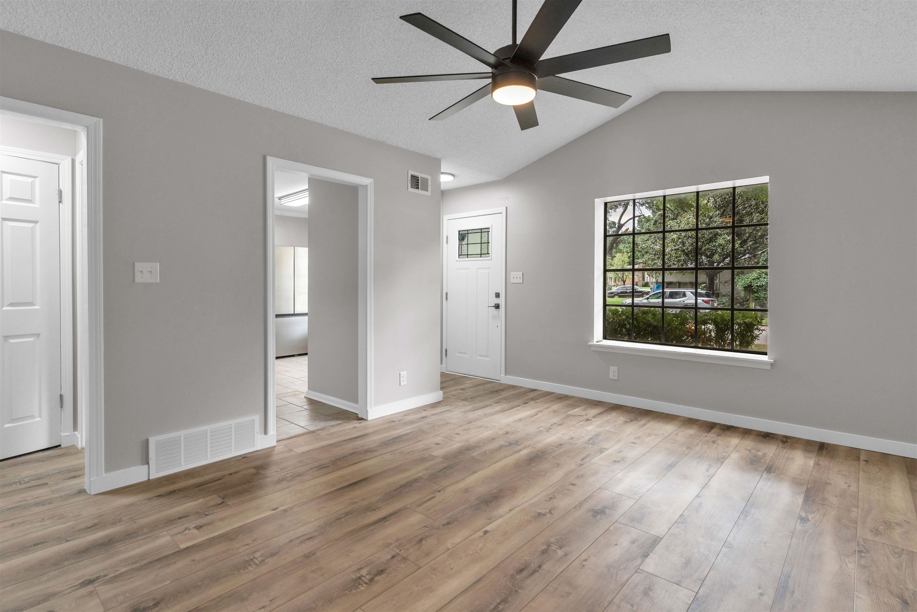 7078 Tulip Trail Dr Property Photo 7