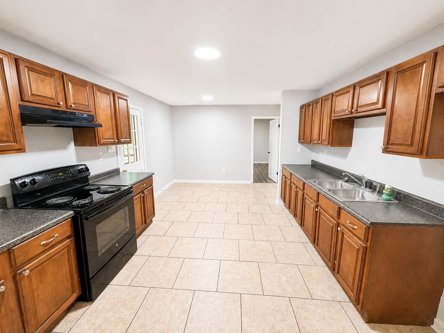 3587 Hallbrook St Property Photo 5