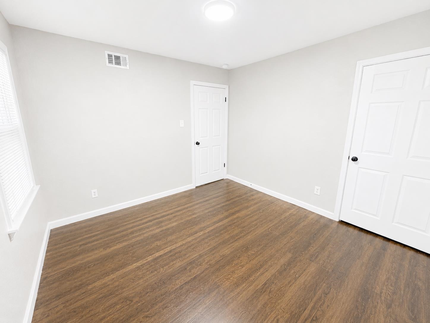 3587 Hallbrook St Property Photo 14